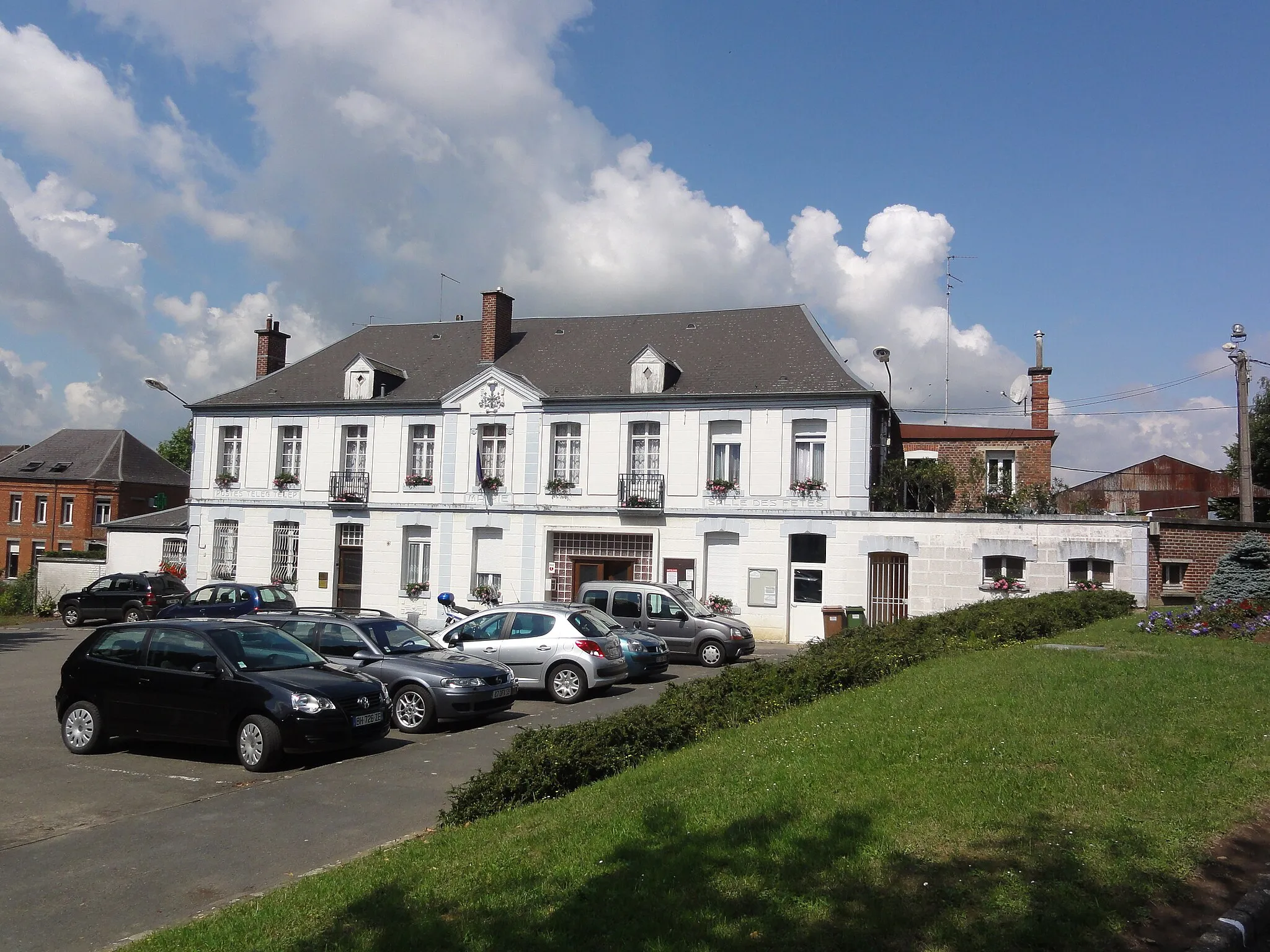 Photo showing: Englefontaine (Nord, Fr) mairie, postes, salle des fêtes