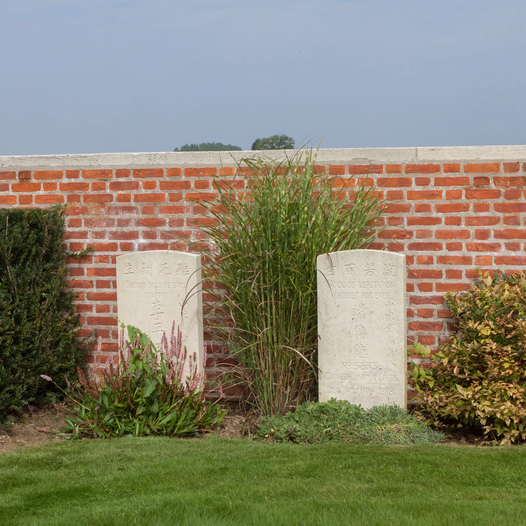 Photo showing: Cross Roads Cemetery