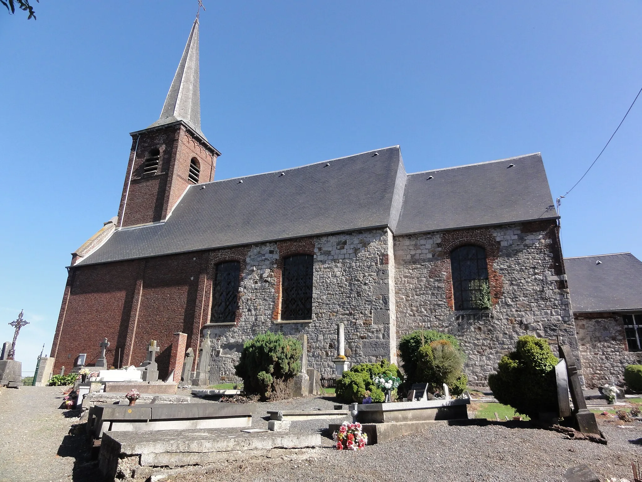 Photo showing: Mecquignies (Nord, Fr) église, vue latérale