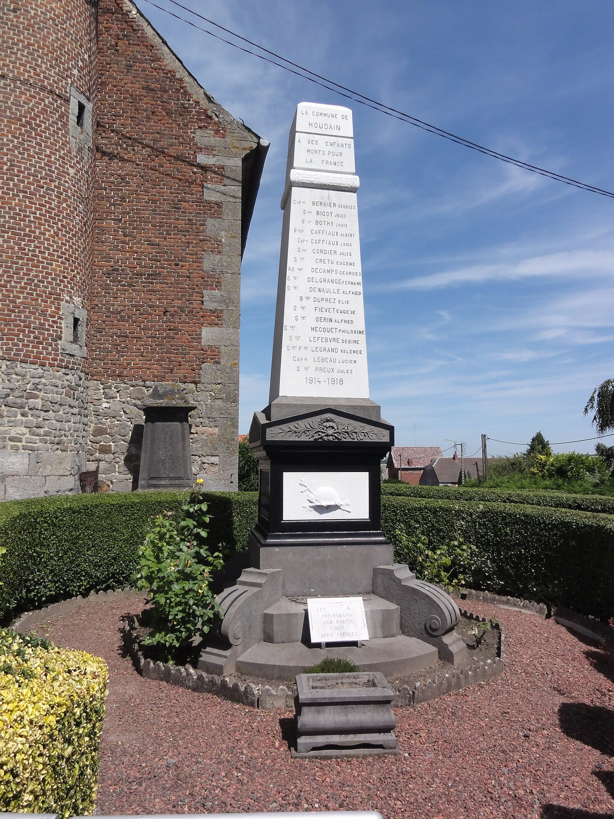 Photo showing: Houdain-lez-Bavay (Nord, Fr) monument aux morts