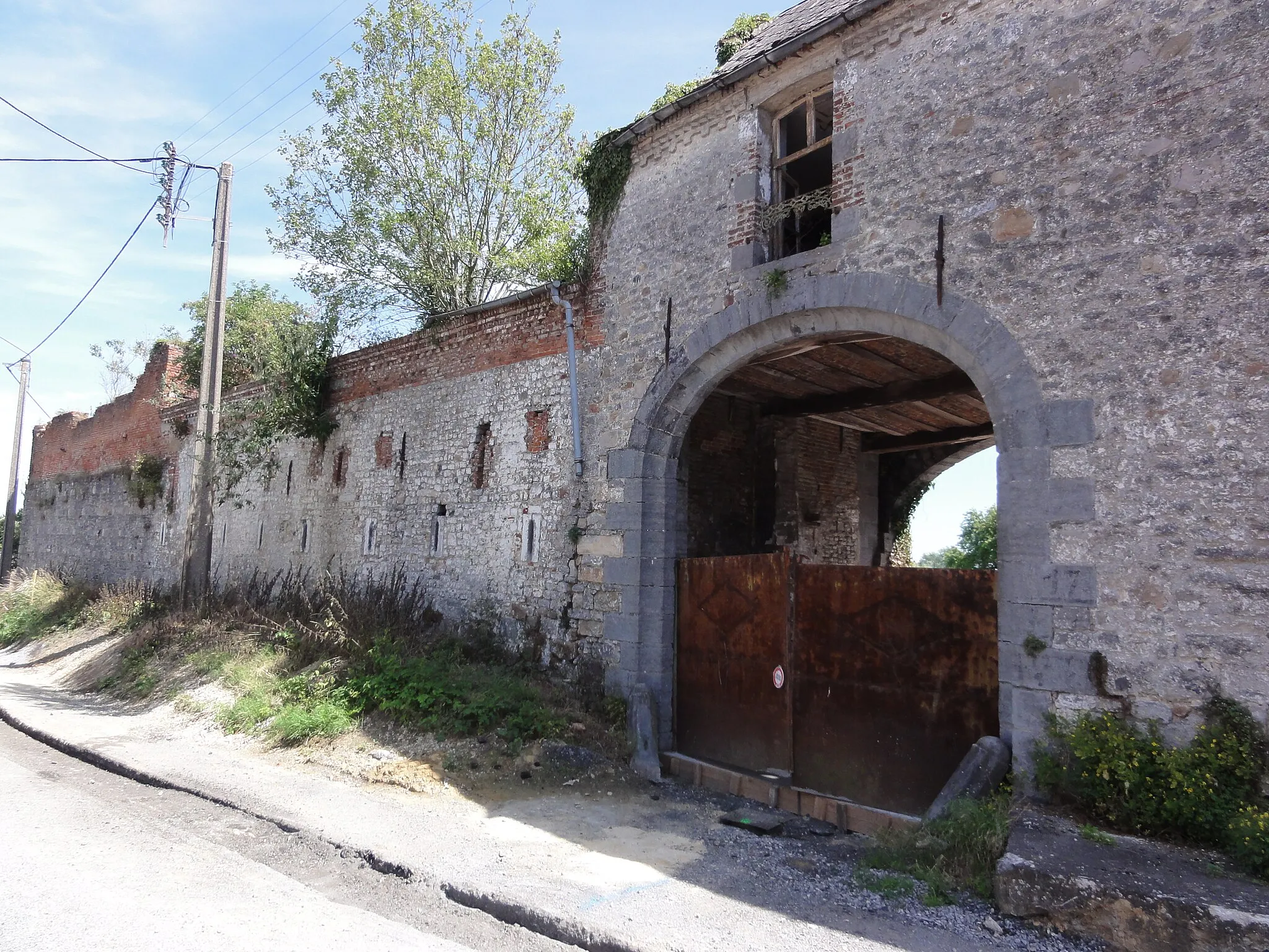 Photo showing: This building is indexed in the base Mérimée, a database of architectural heritage maintained by the French Ministry of Culture, under the references IA59000662 and type .