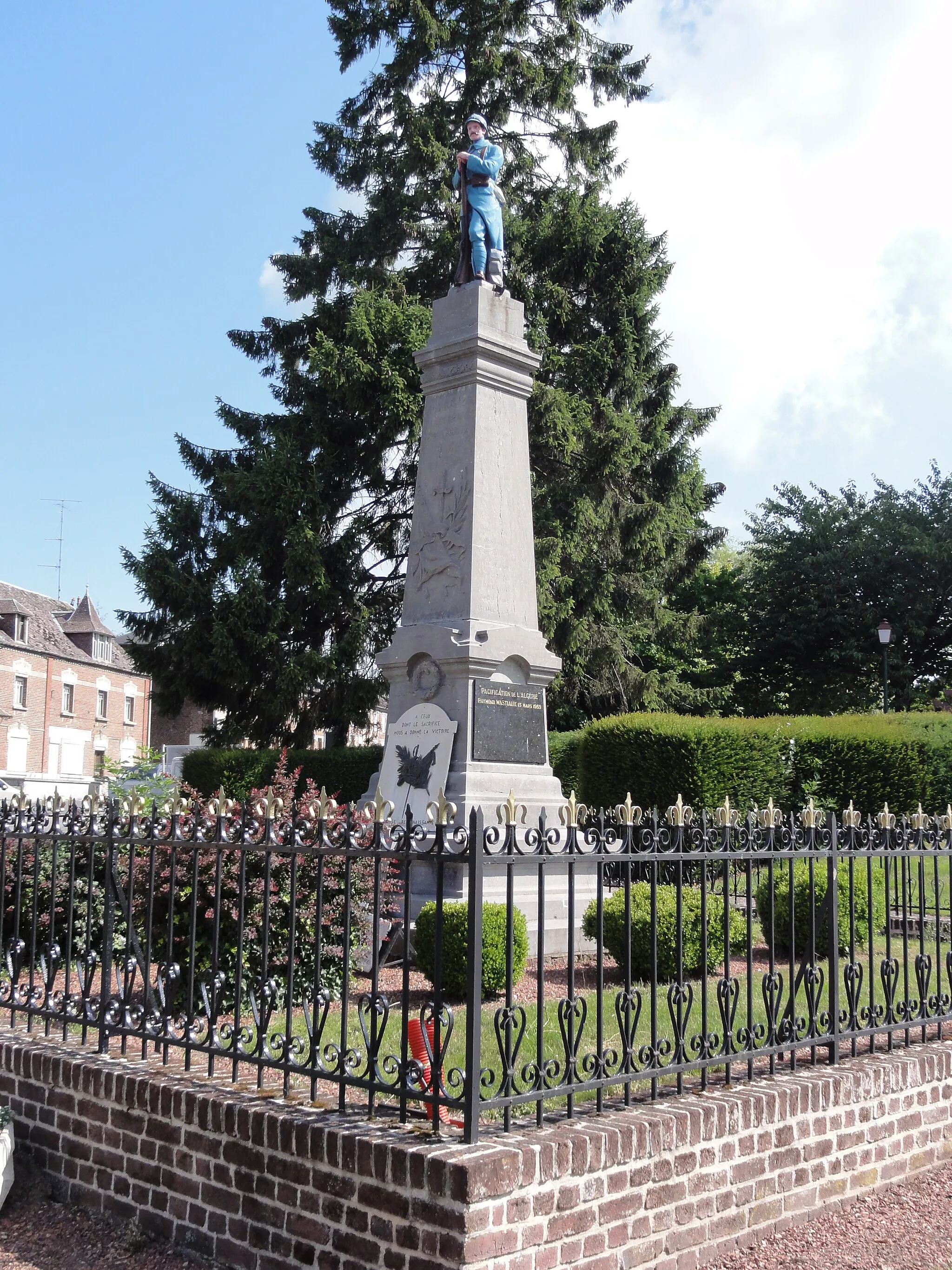 Photo showing: Prisches (Nord, Fr) monument aux morts