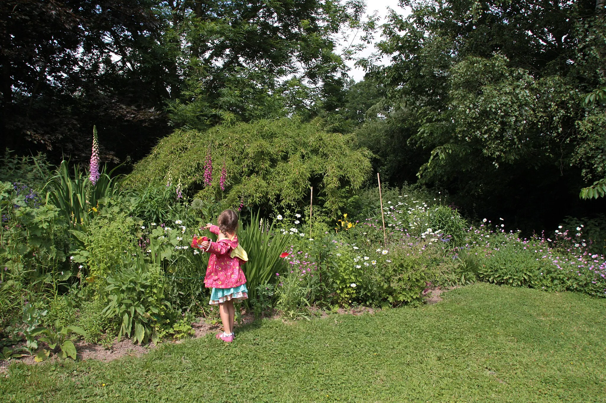 Photo showing: Accueil du public dans un jardin au naturel à Taisnières-sur-Hon