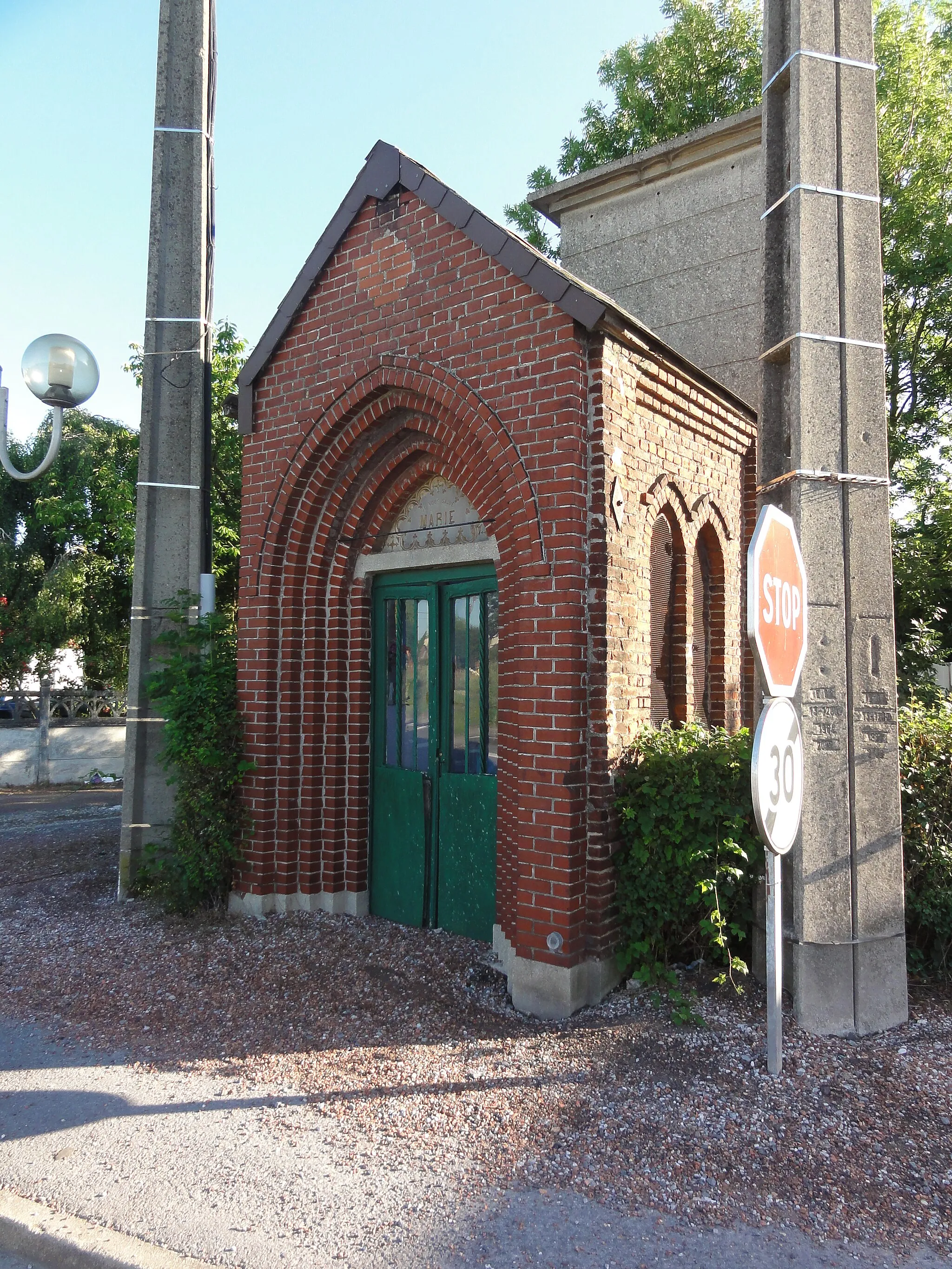 Photo showing: Neuf-Mesnil (Nord, Fr) chapelle Marie, extérieur.