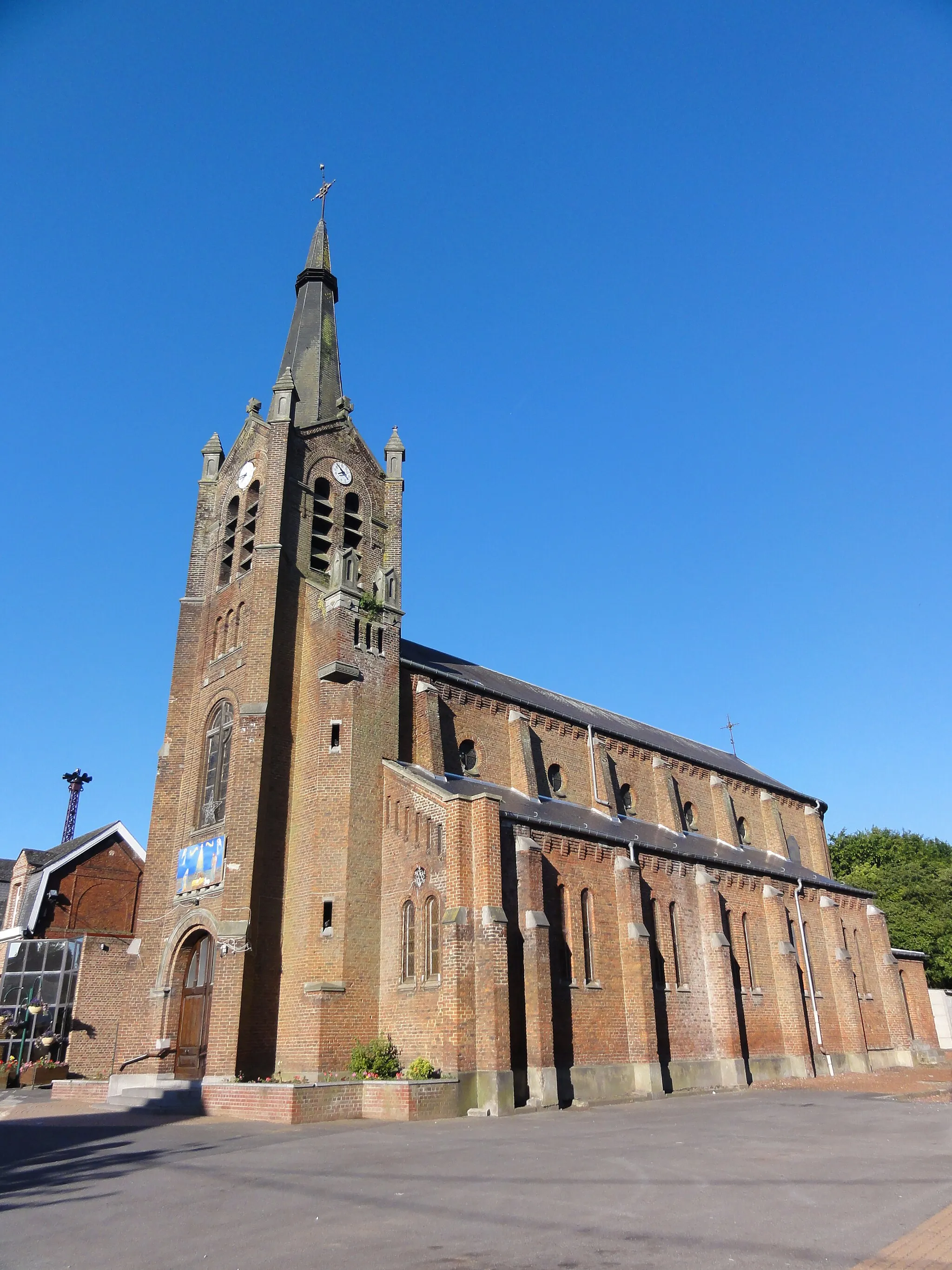 Photo showing: Neuf-Mesnil (Nord, Fr) église, vue latérale