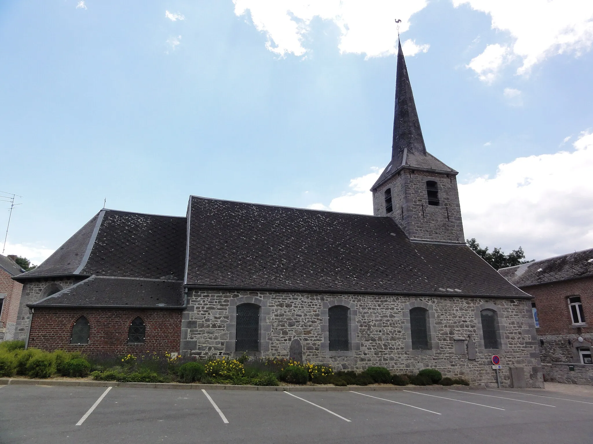 Photo showing: Saint-Remy-du-Nord (Nord, Fr) église, vue latérale