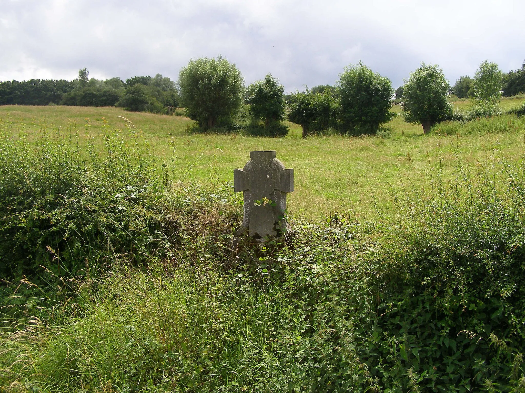 Photo showing: Oratoire dans les prés.