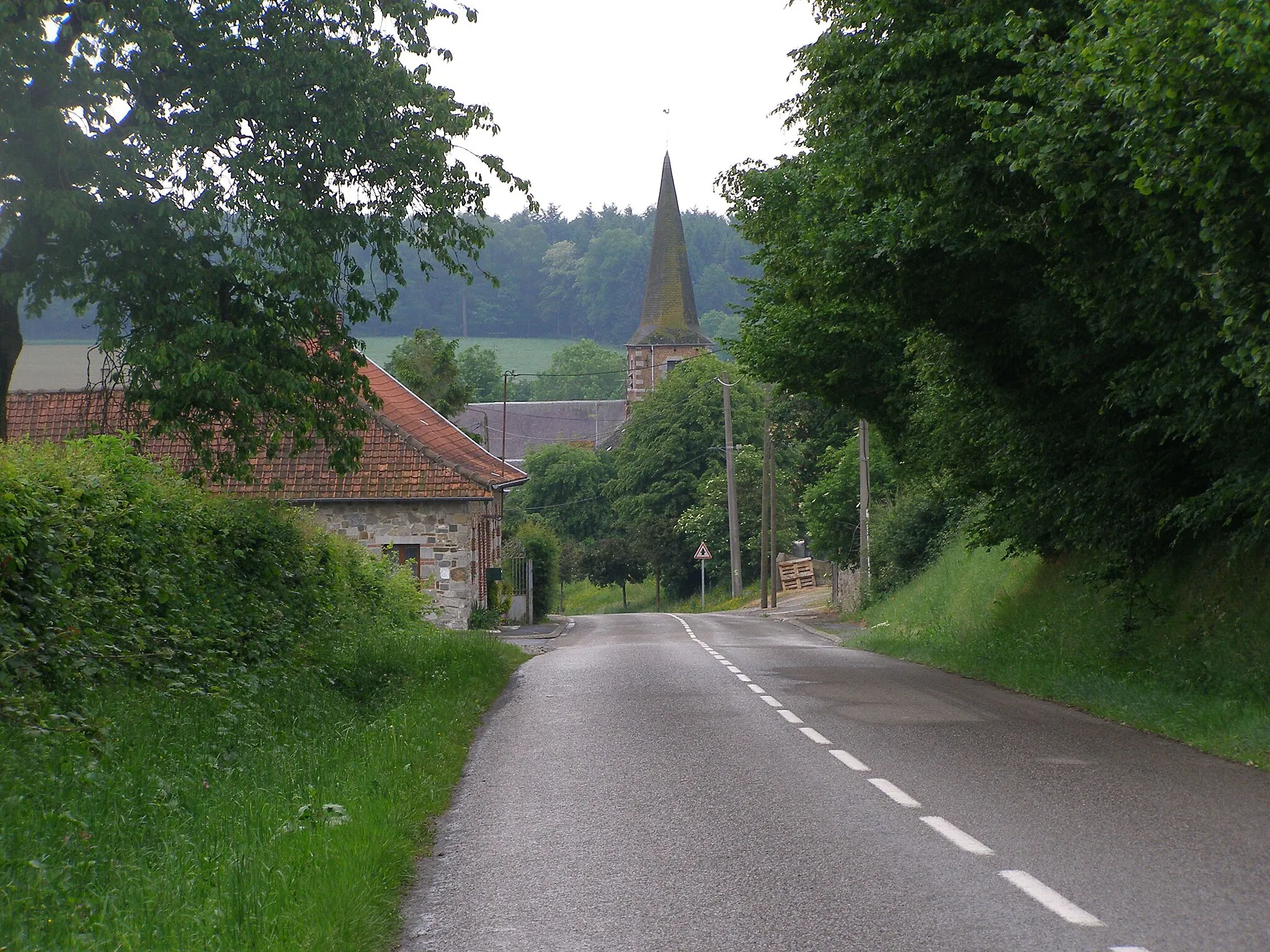 Photo showing: La rue de Solre le Château.