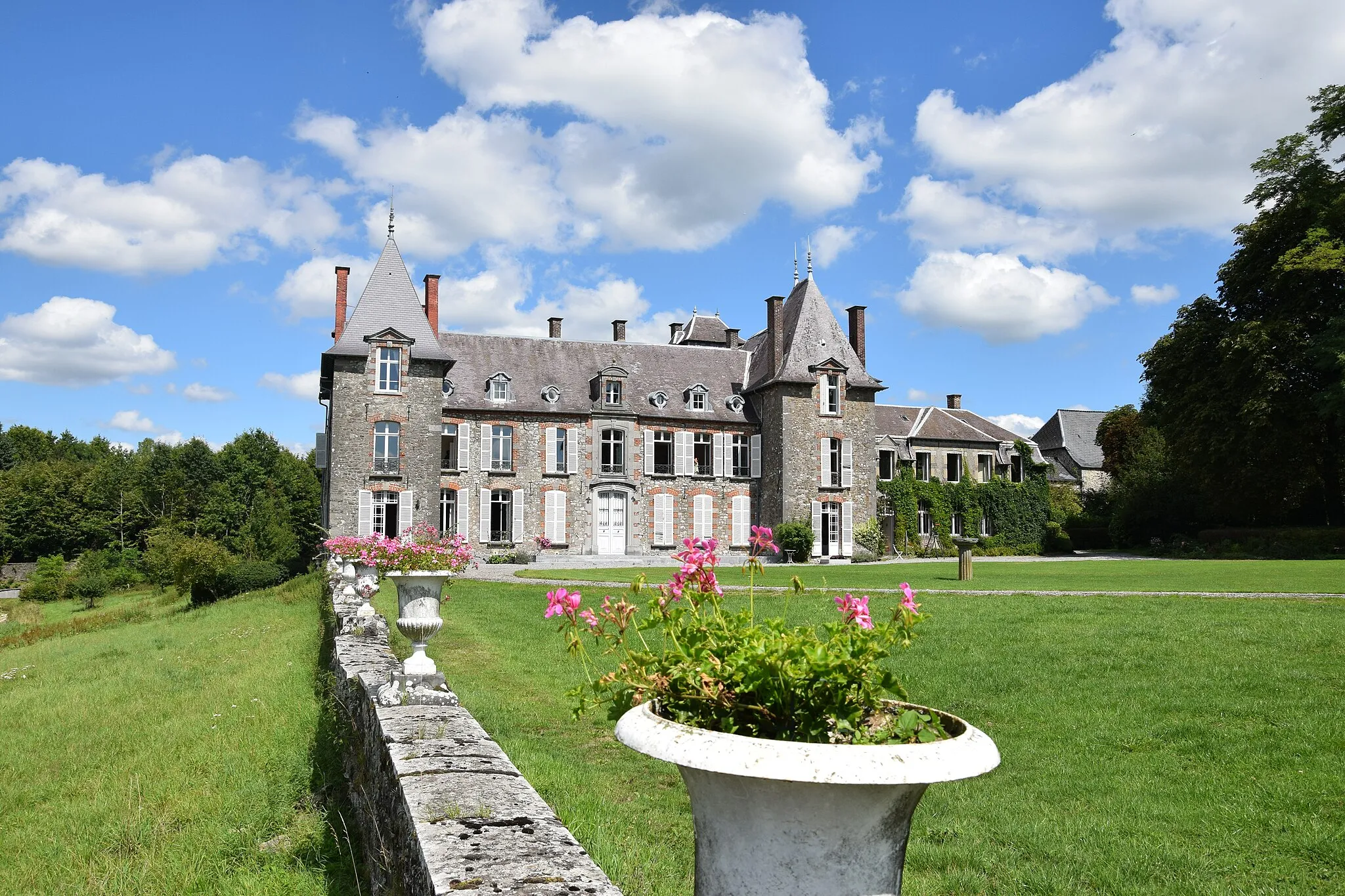 Photo showing: Château d'Hugémont à Dompierre-sur-Helpe