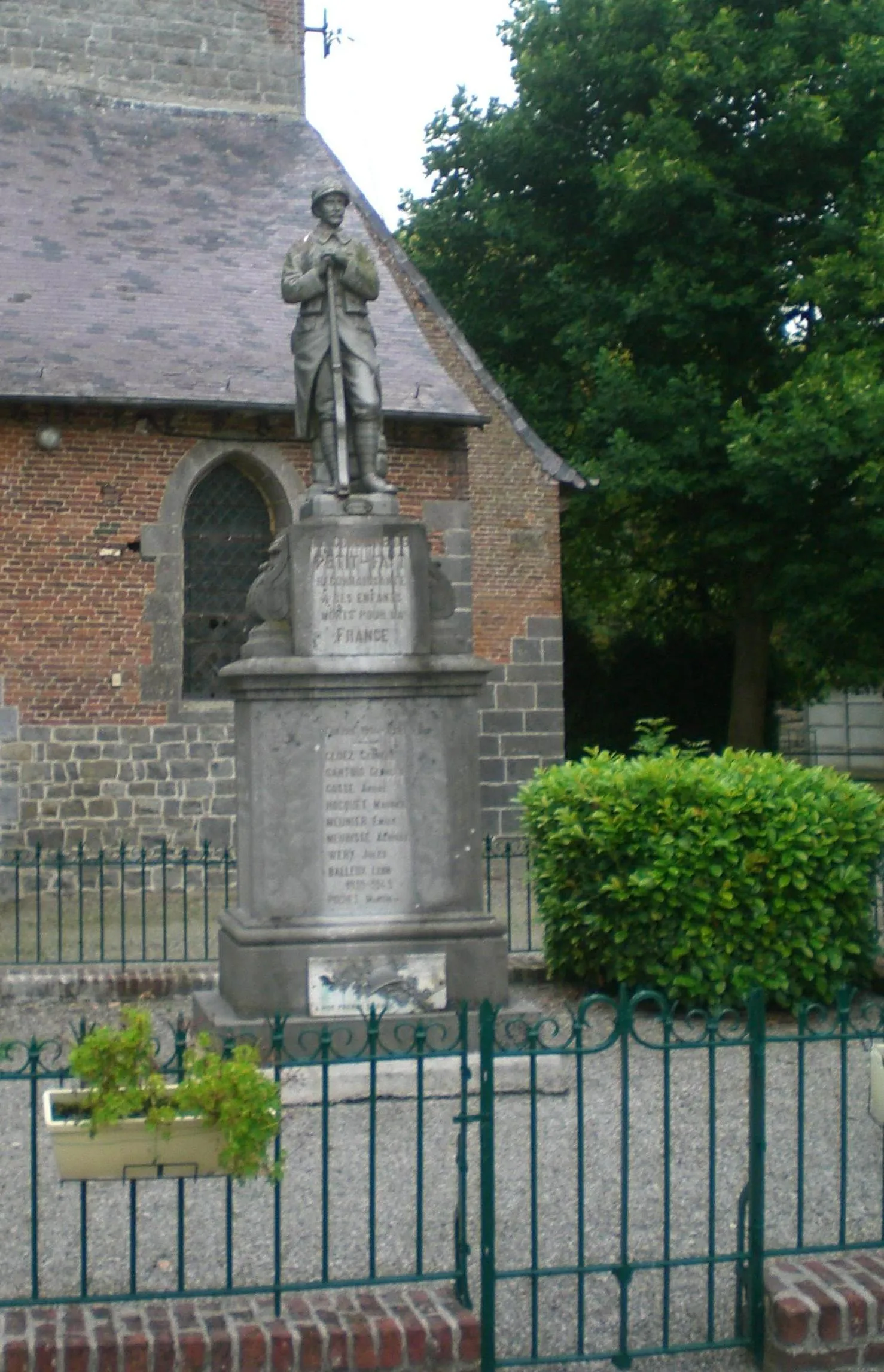 Photo showing: monument aux morts de Petit-Fayt nord france