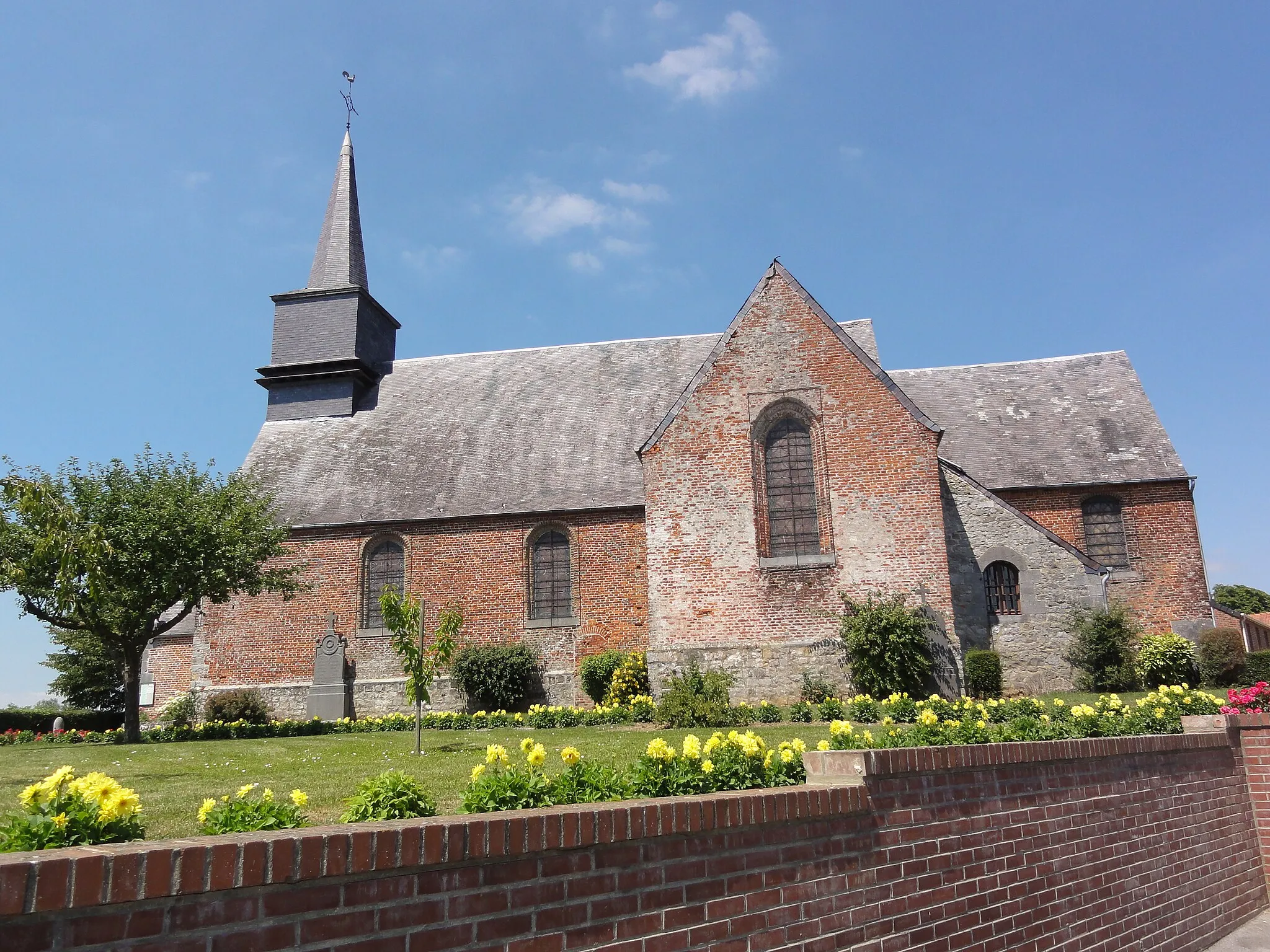 Photo showing: Beaurepaire-sur-Sambre (Nord, Fr) église, vue latérale