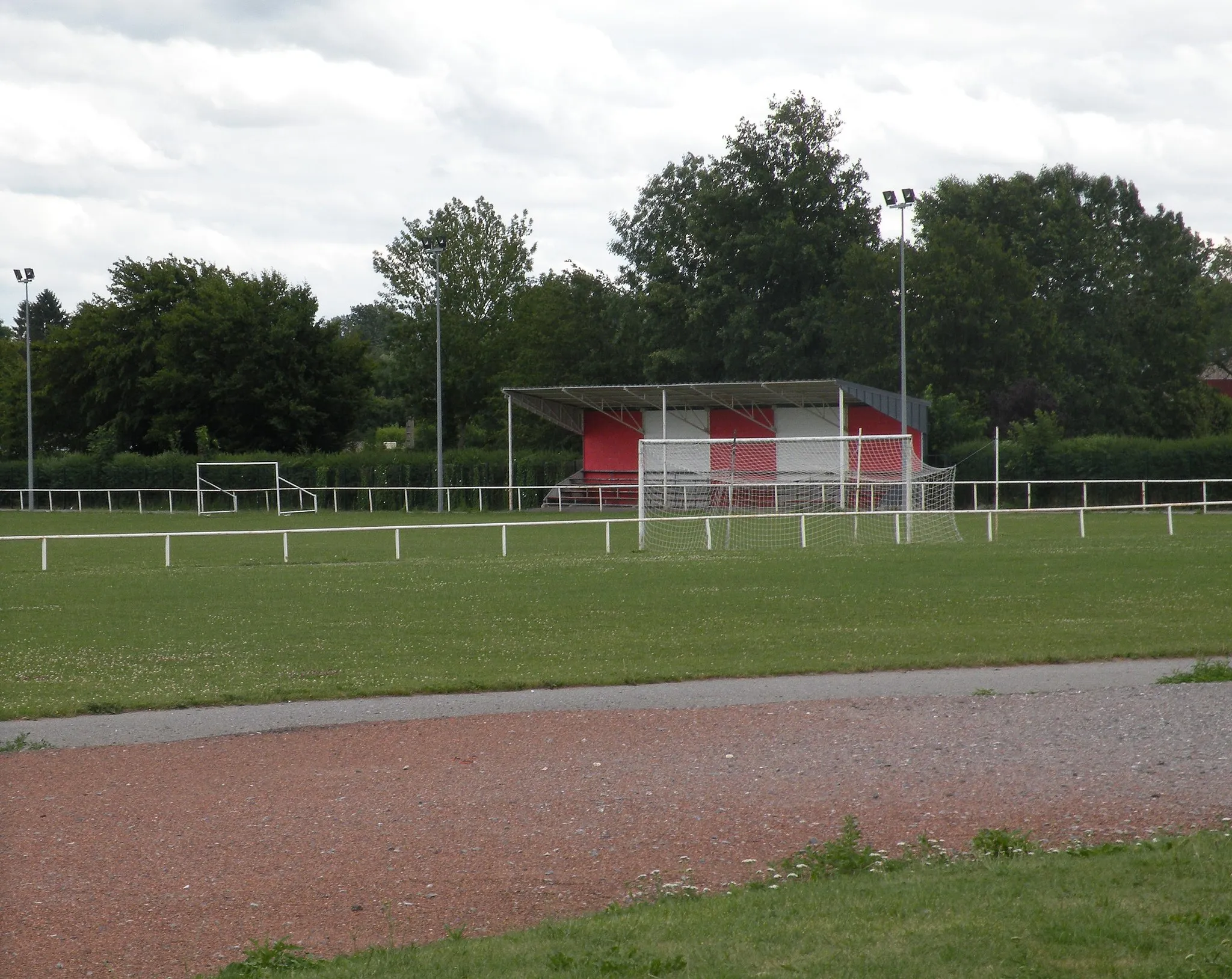 Photo showing: stade d'Étrœungt