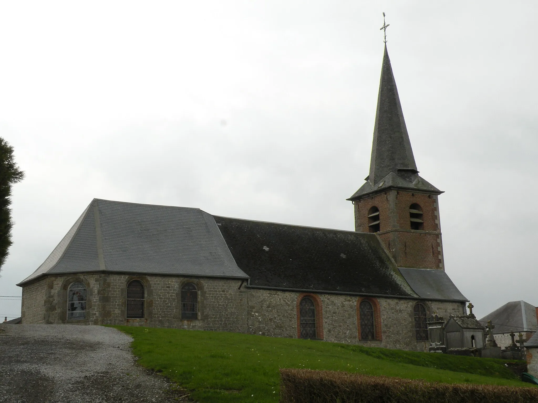 Photo showing: église de Larouillies