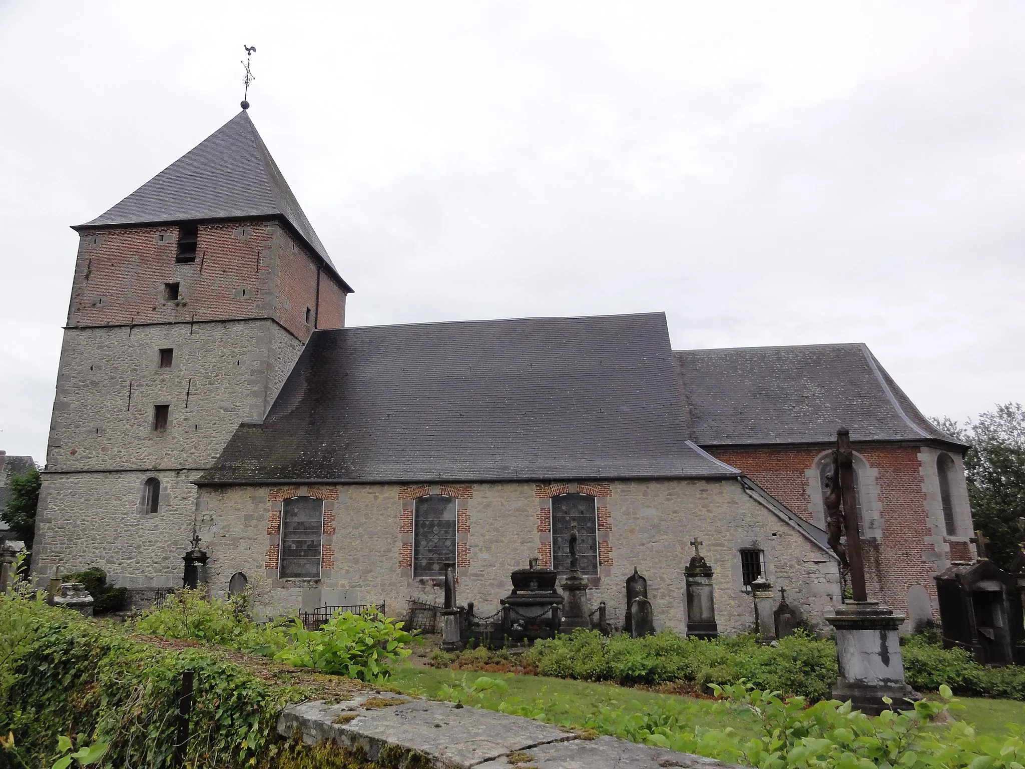 Photo showing: Féron (Nord, Fr) église fortifiée, vue latérale
