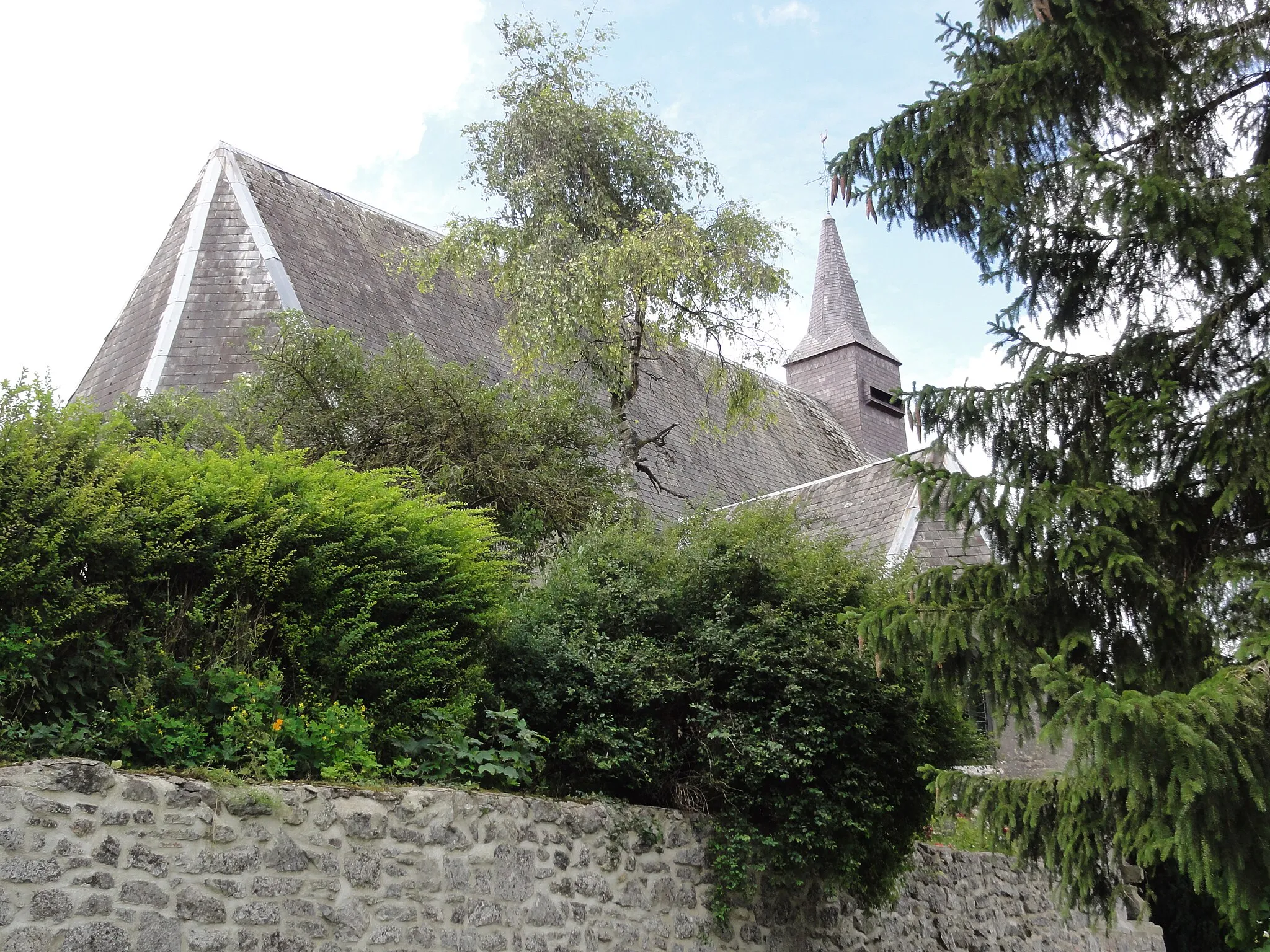 Photo showing: Moustier-en-Fagne (Nord, Fr) église par derrière