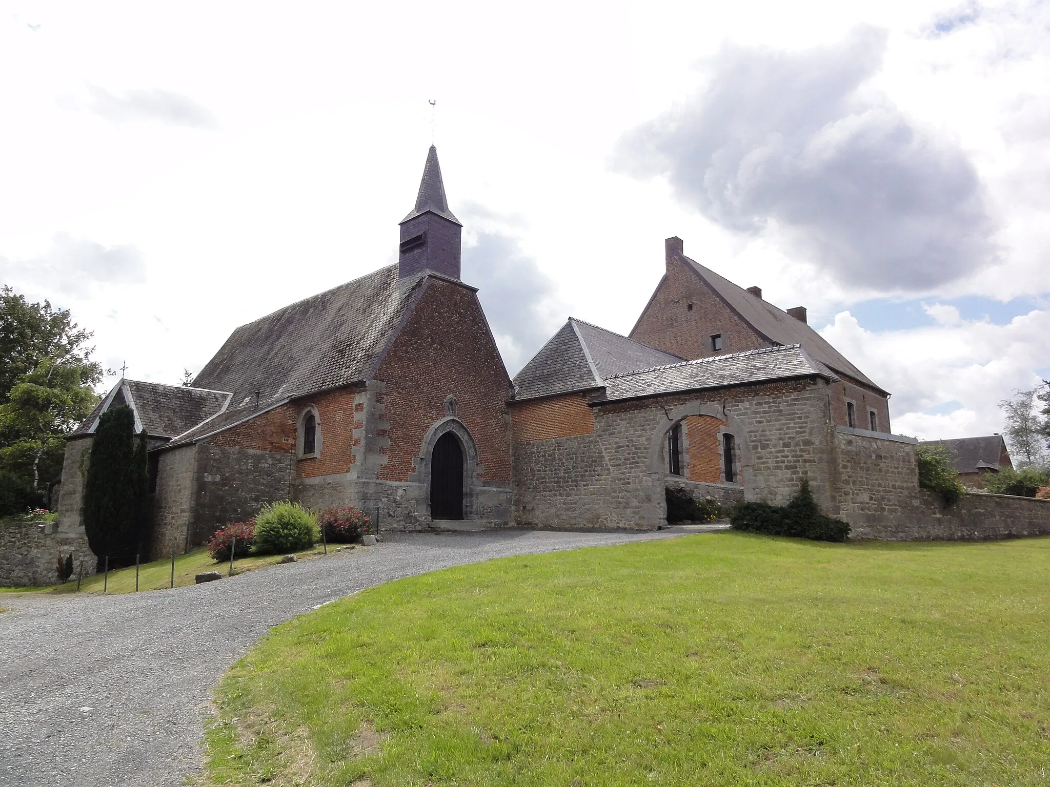 Photo showing: Moustier-en-Fagne (Nord, Fr) église et monastère