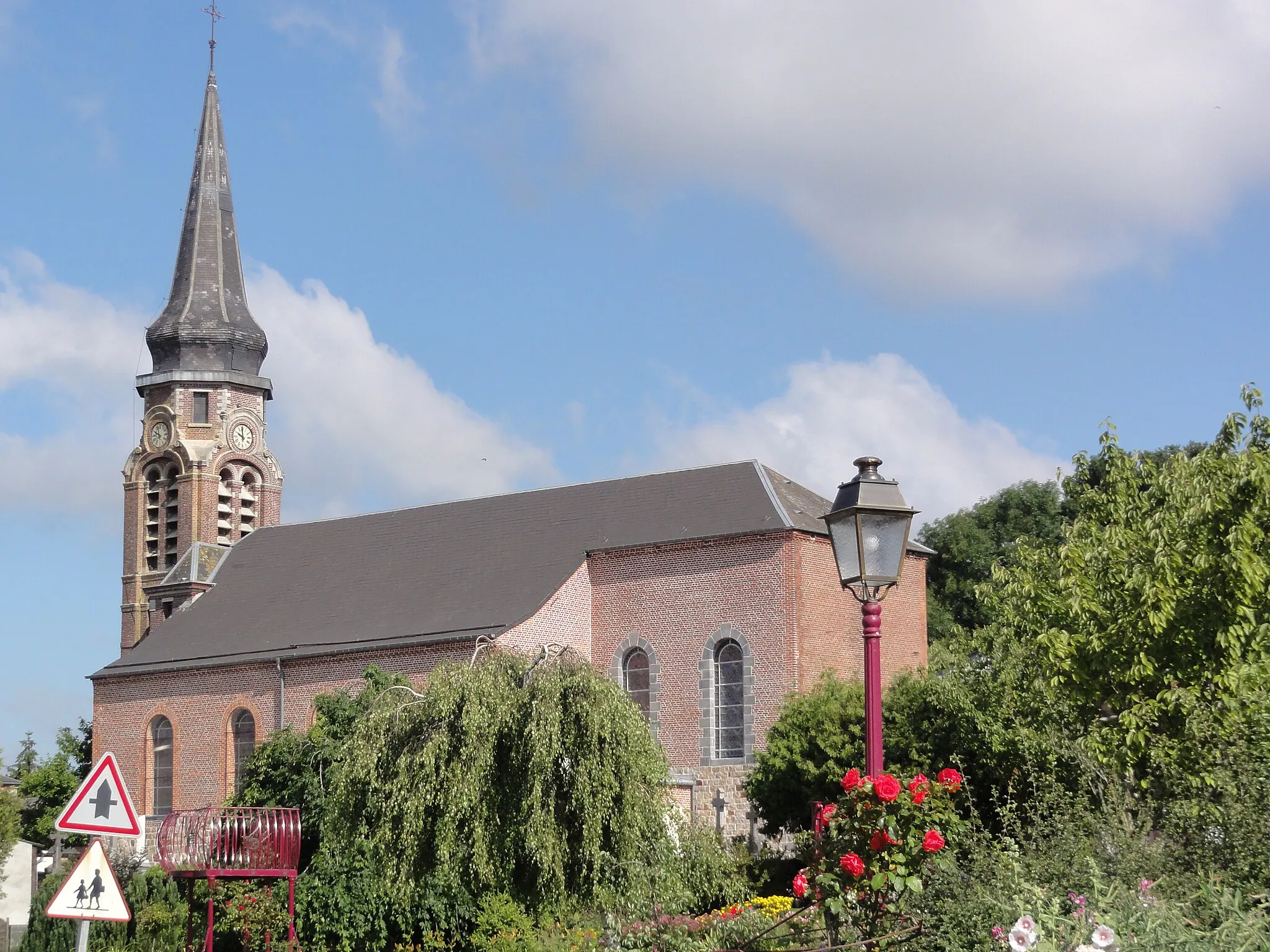Photo showing: Le Favril (Nord, Fr) église, vue latérale