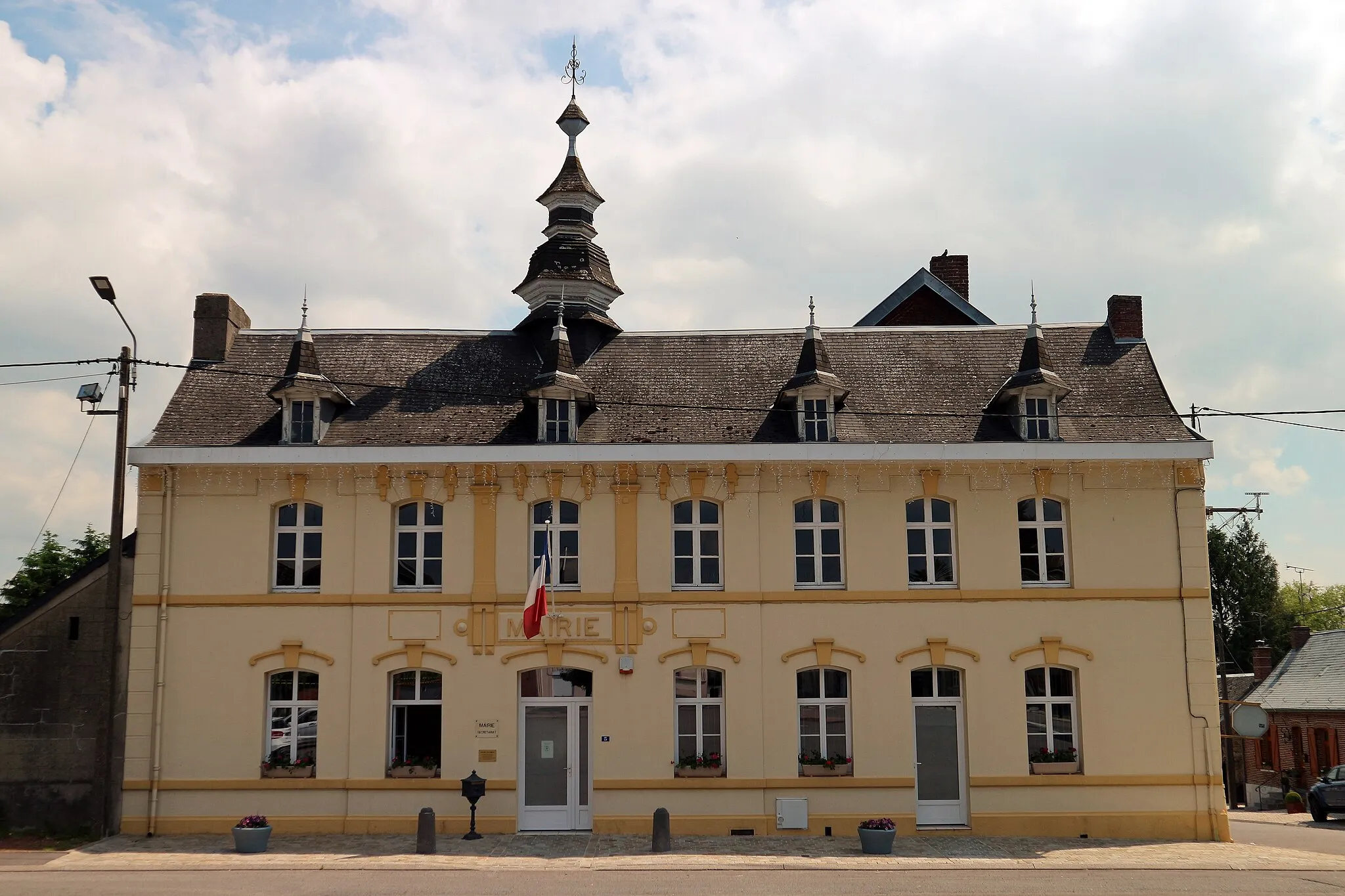 Photo showing: Catillon-sur-Sambre - (France - département du Nord)  — La mairie.