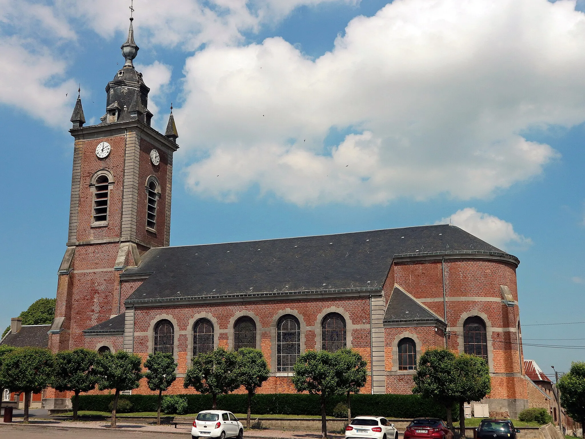 Photo showing: Catillon-sur-Sambre - (France - département du Nord)  —  L'église de la Nativité de la Sainte Vierge.