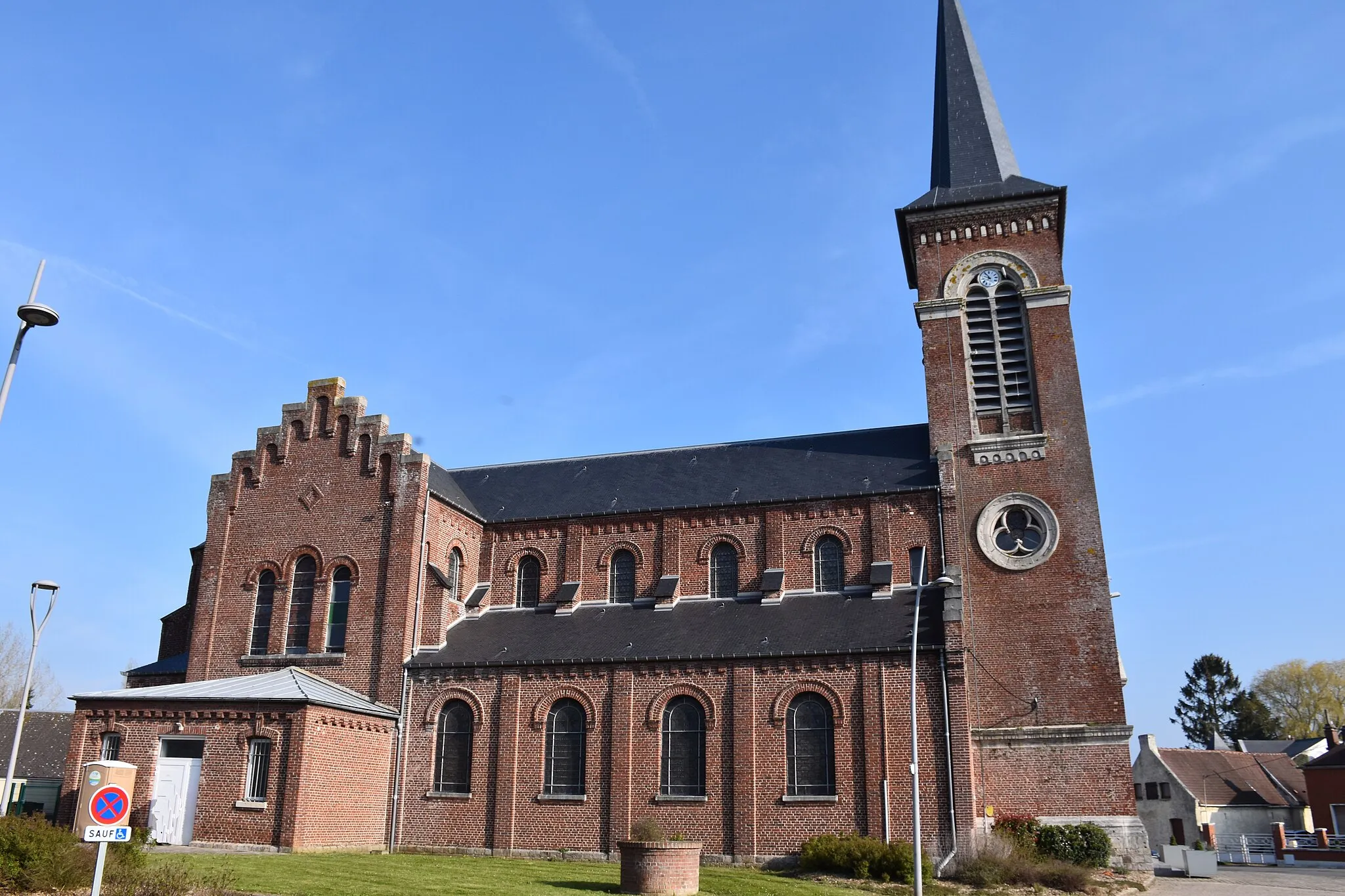 Photo showing: Vue latérale de l'église