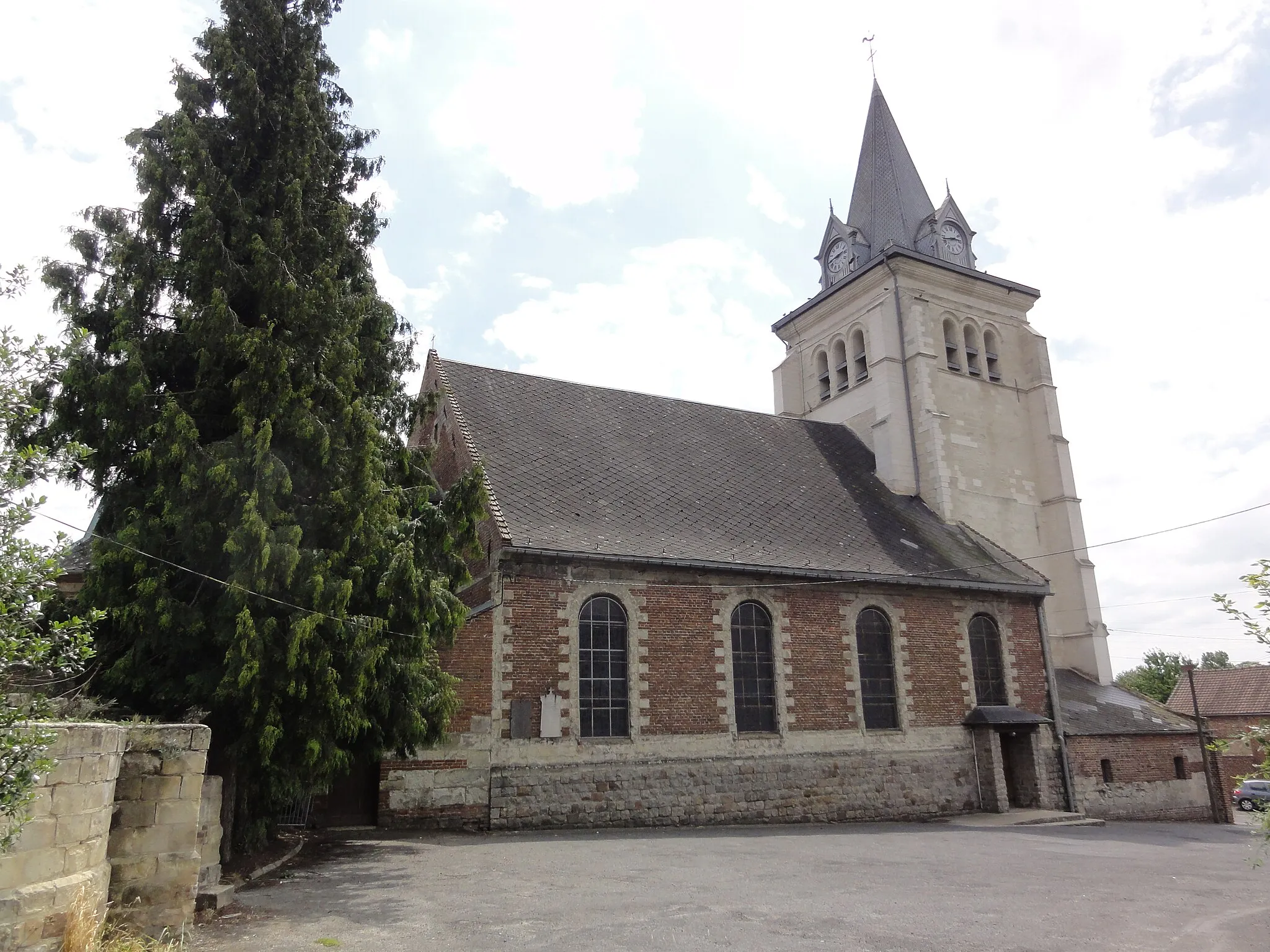 Photo showing: Saulzoir (Nord, Fr) église, vue latérale.