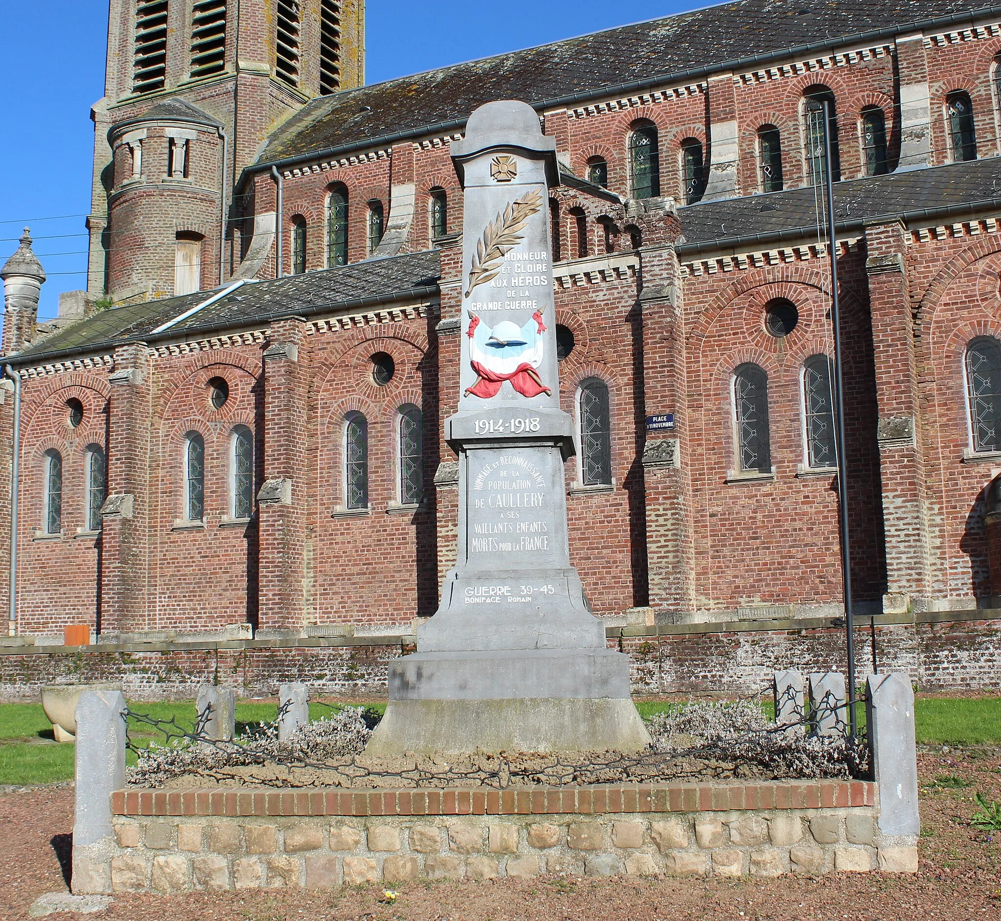 Photo showing: Le Monument aux Morts.