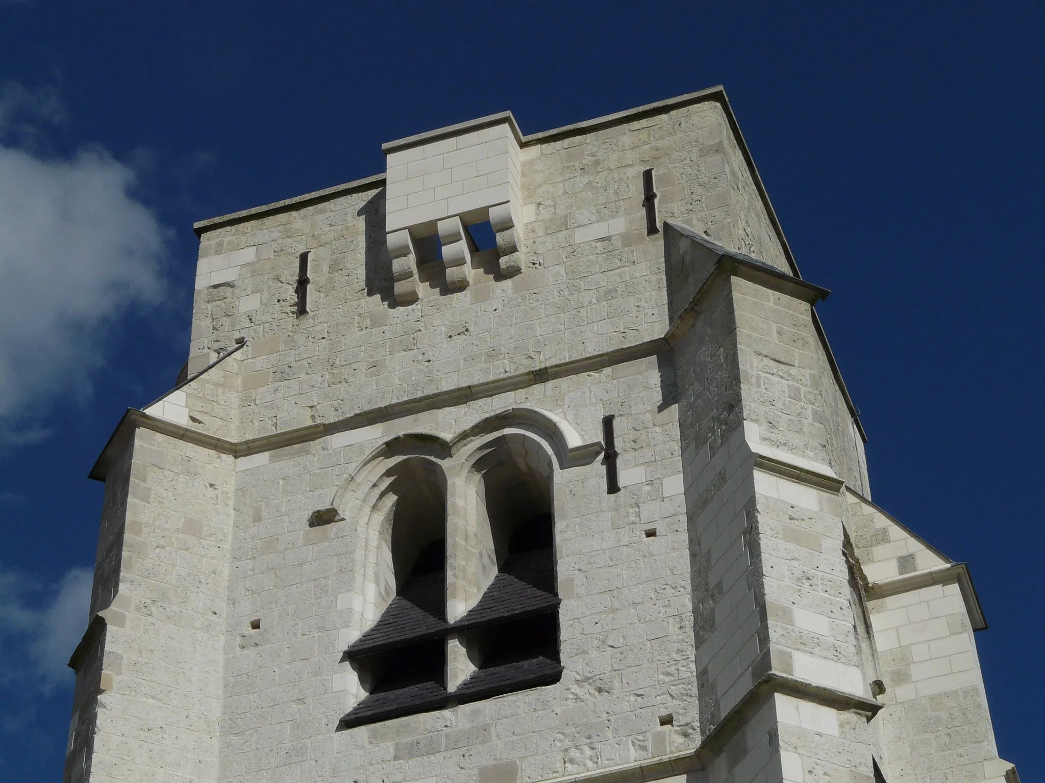 Photo showing: Le clocher de l'église après sa restauration, septembre 2012