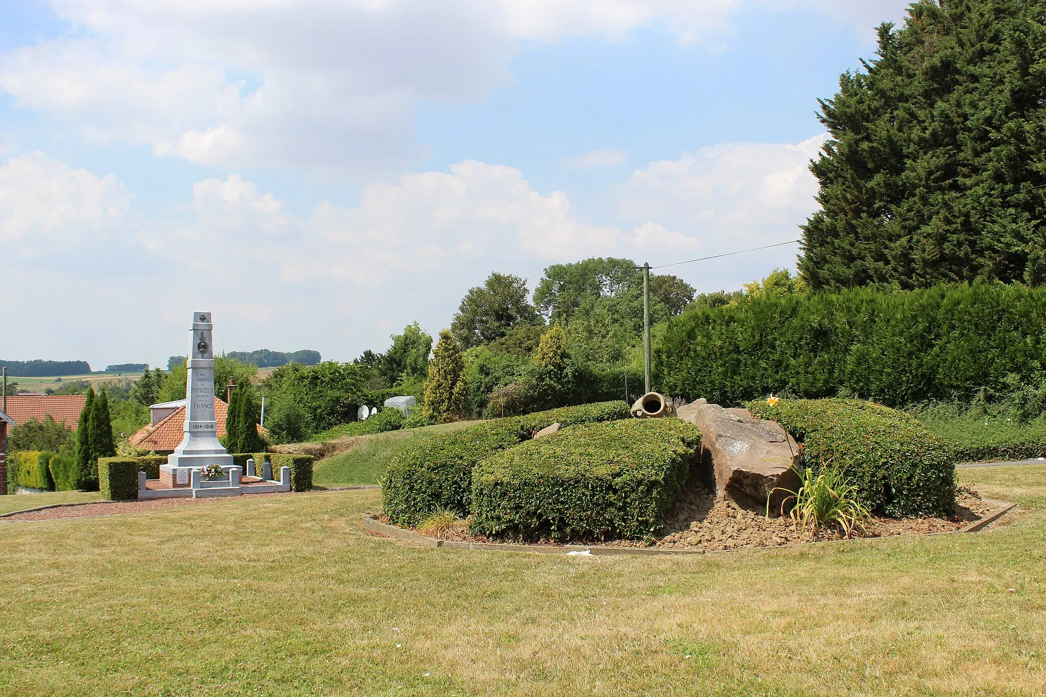 Photo showing: Place du monument