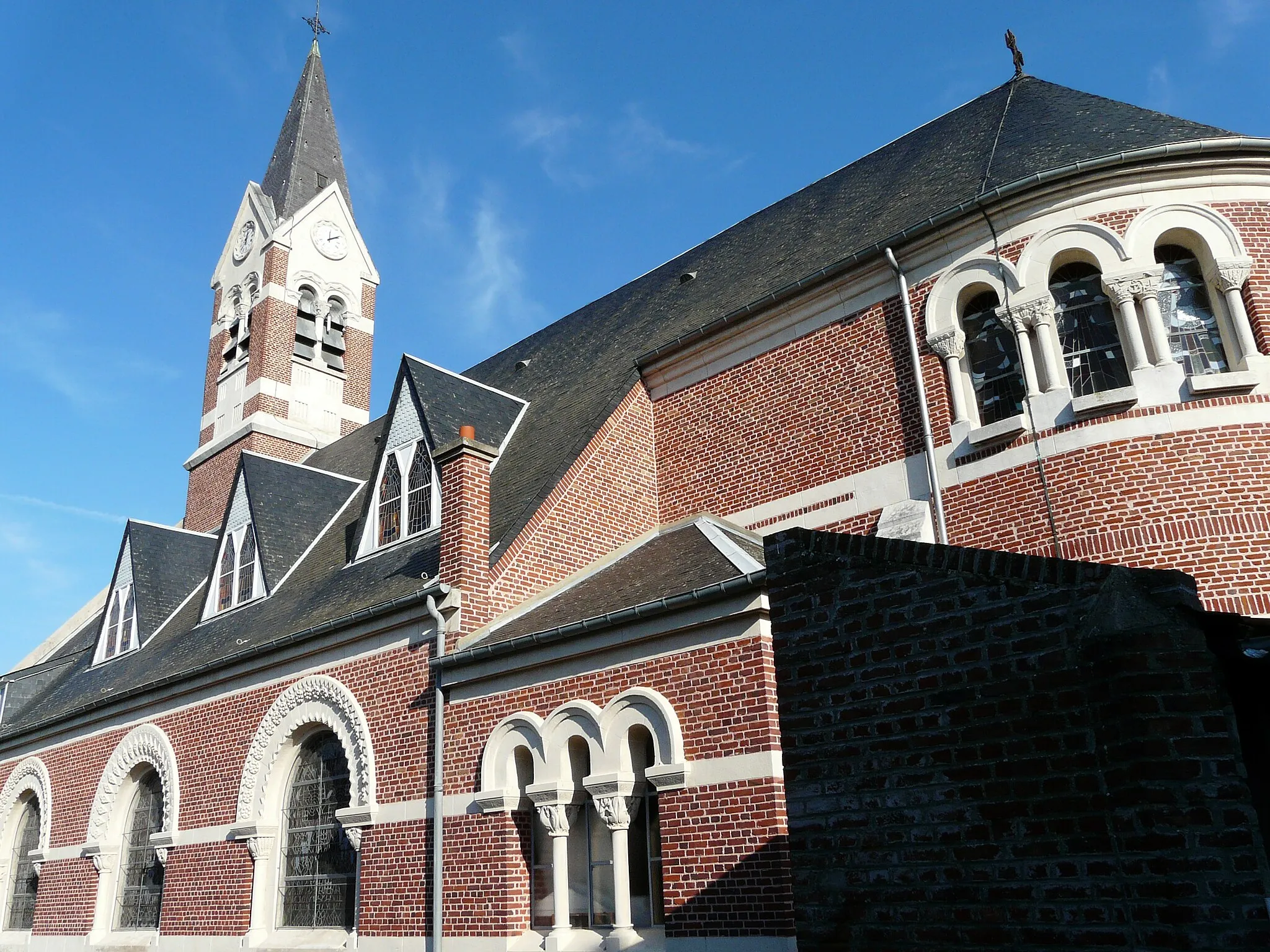 Photo showing: église de Flesquières (Nord, France) : côté droit