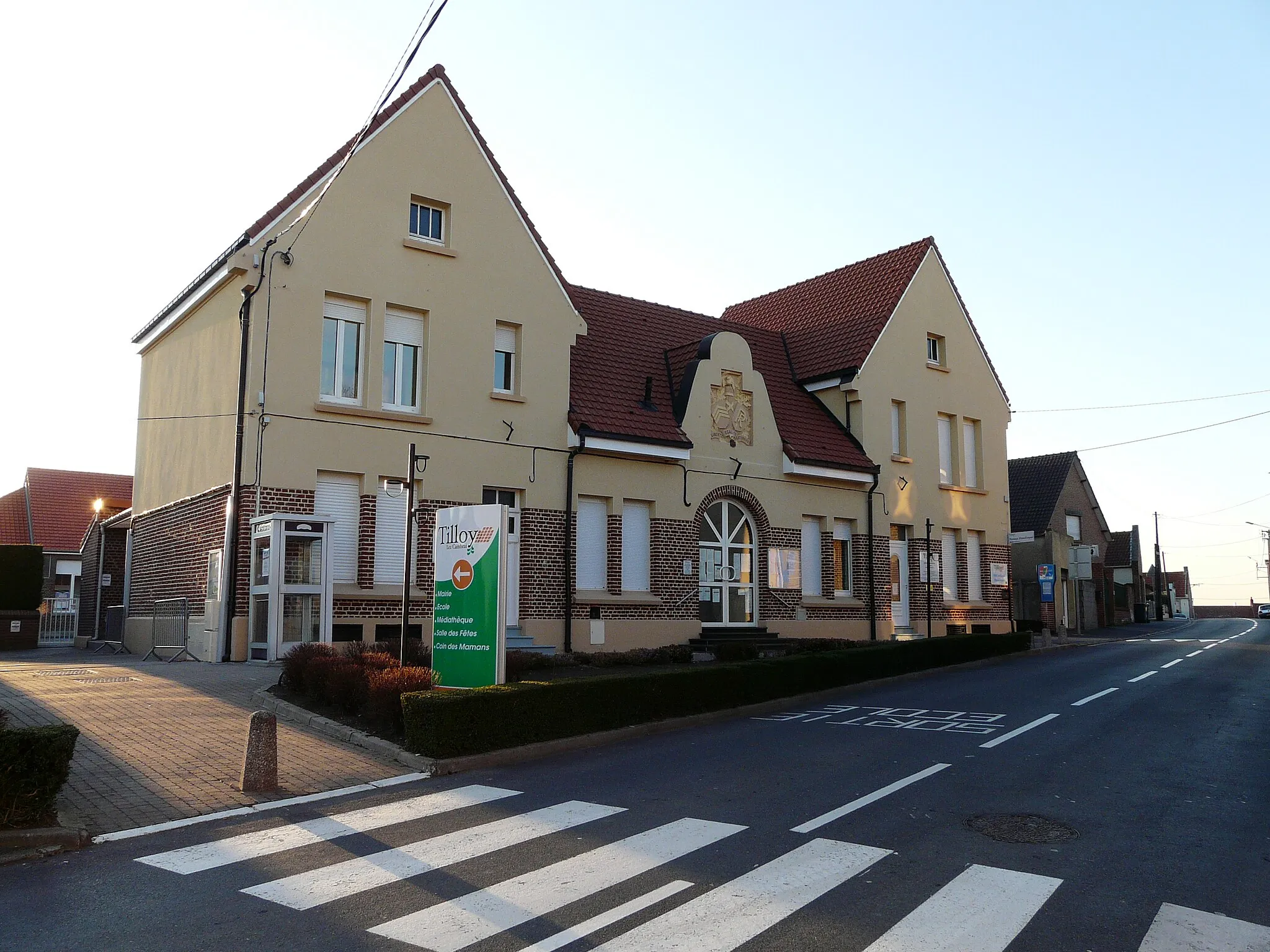 Photo showing: La mairie de Tilloy-lez-Cambrai