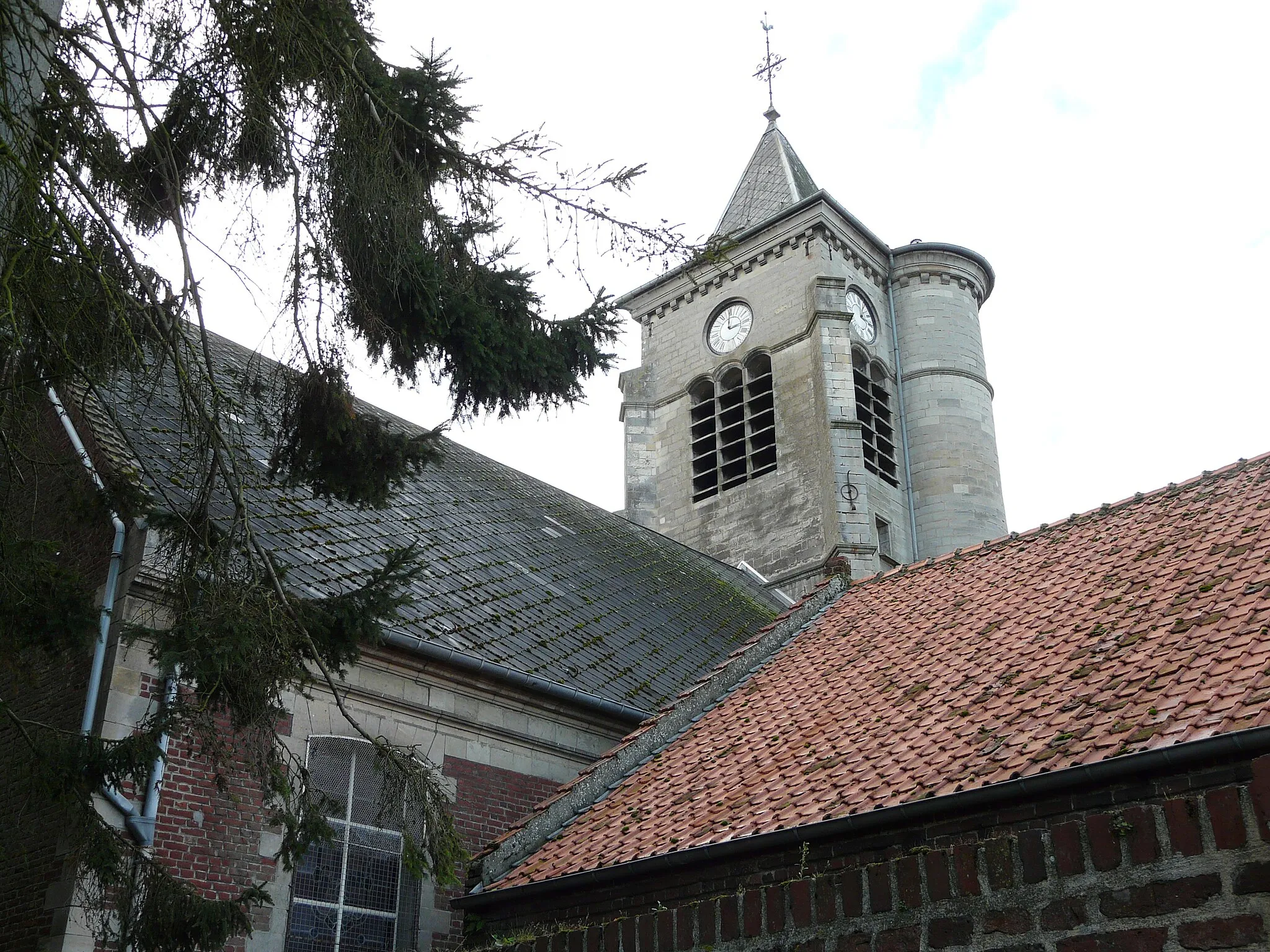 Photo showing: L'église de Bantigny (Nord), côté gauche