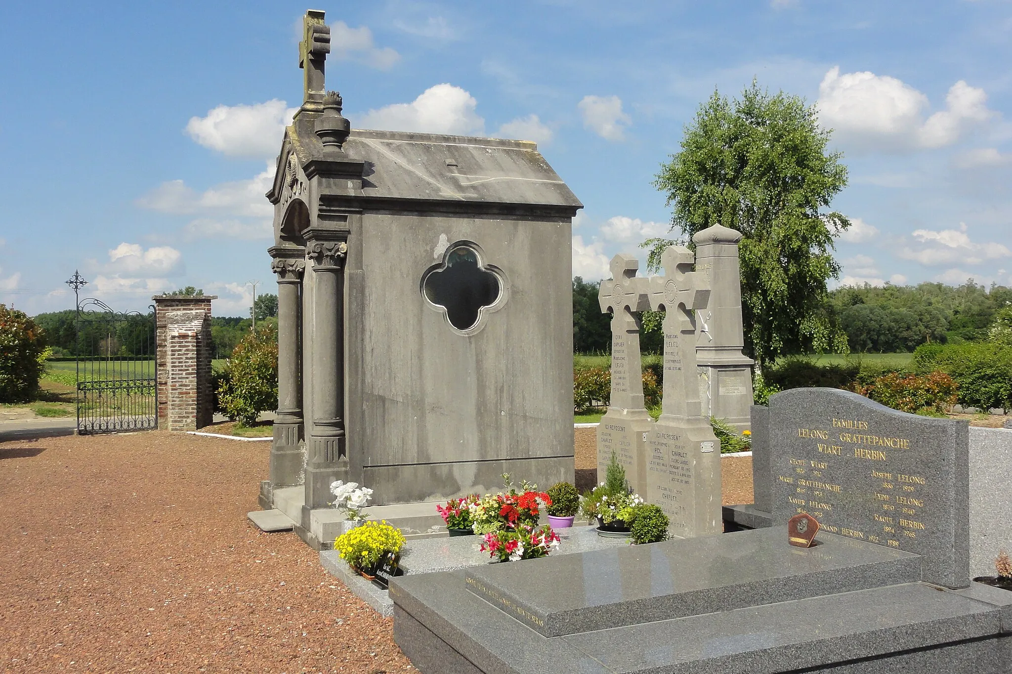 Photo showing: Depicted place: Hem-Lenglet Communal Cemetery