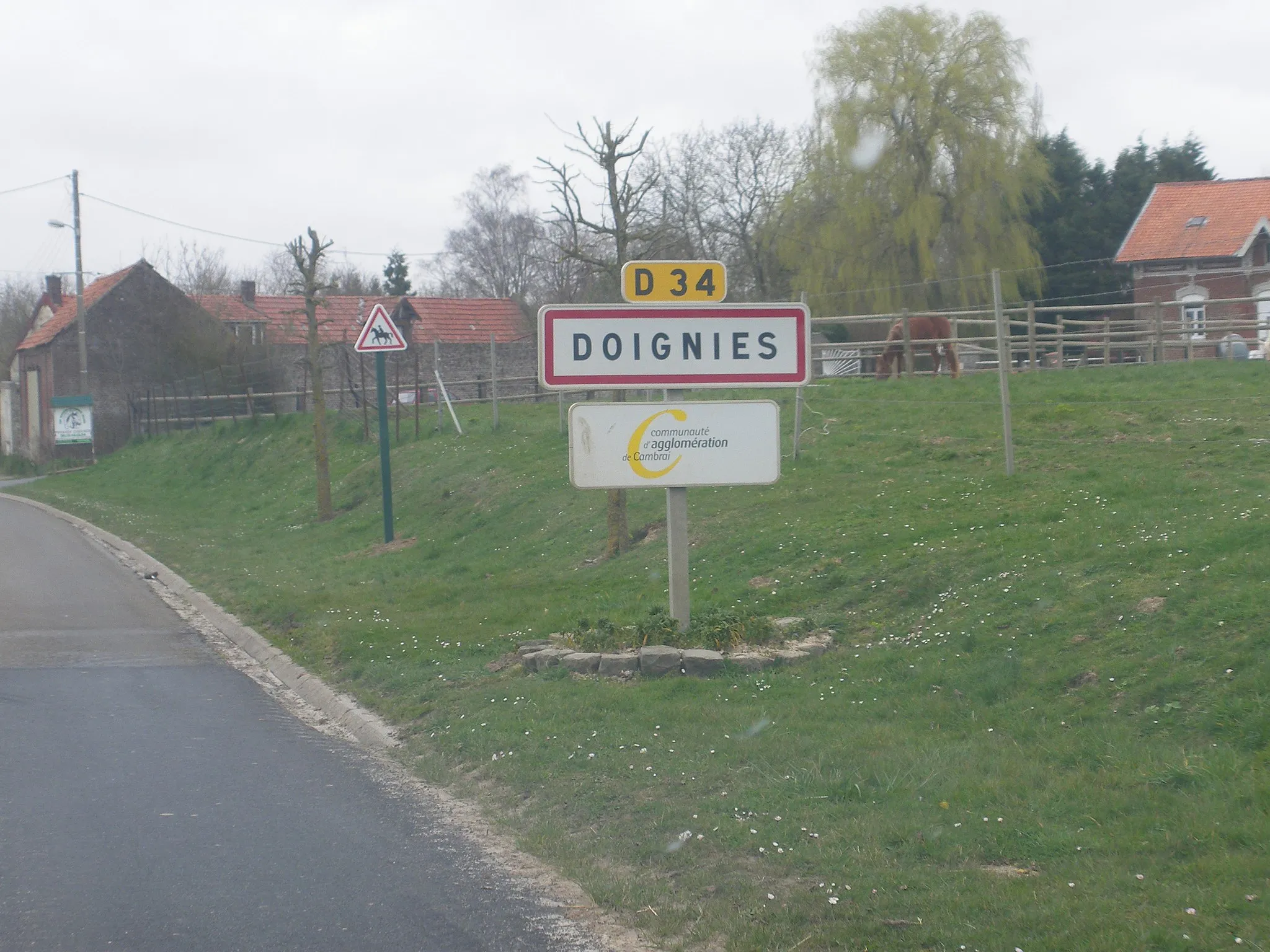 Photo showing: Entrée de la commune de Doignies.