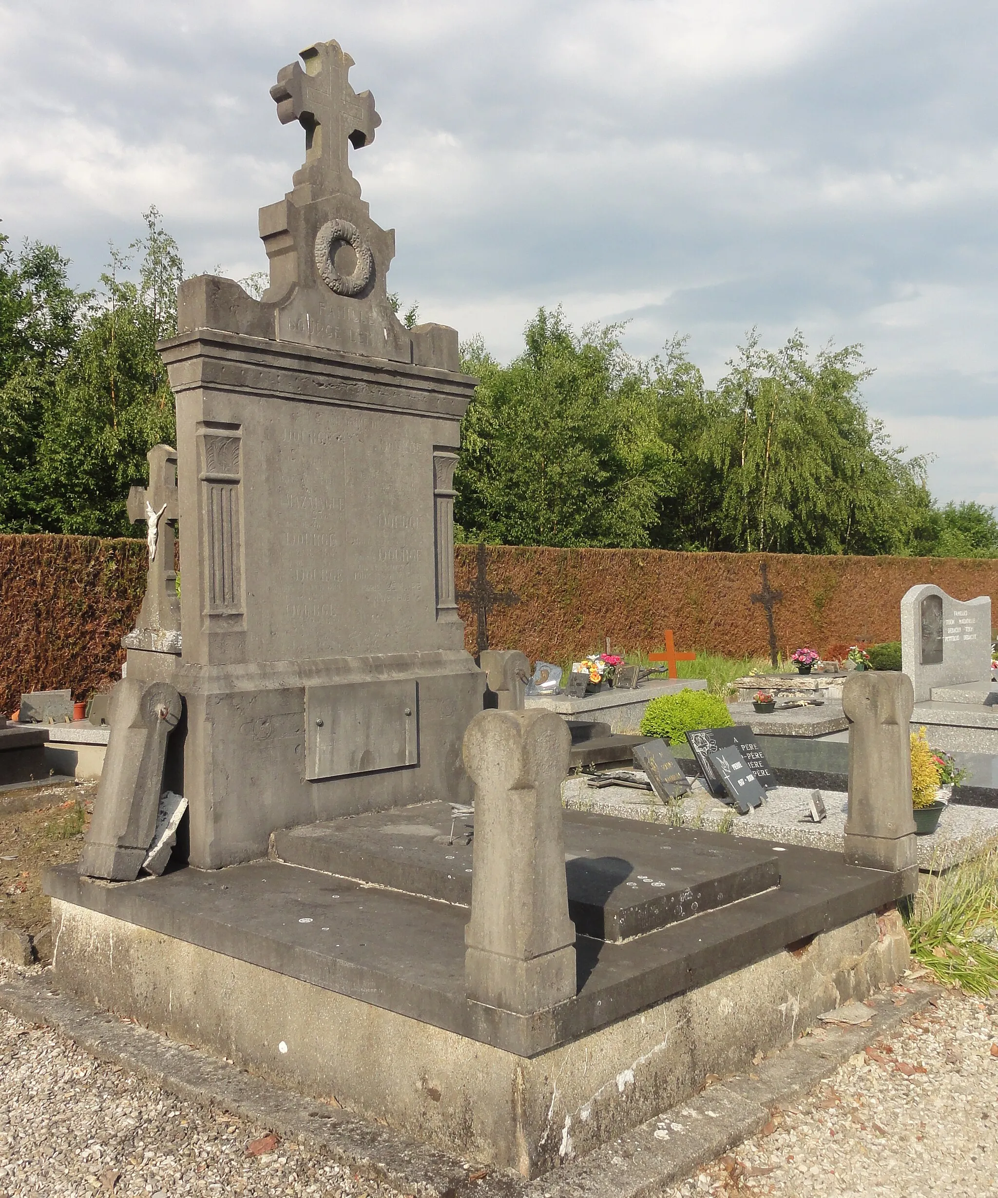 Photo showing: Depicted place: Cimetière de Warlaing

Grave of Q62322006