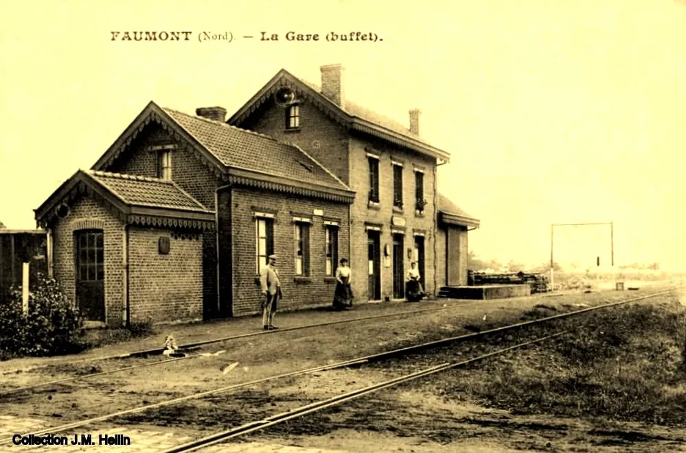 Photo showing: Carte postale représentant l'ancienne gare (le buffet),  de la ligne de la Compagnie du chemin de fer de Pont-de-la-Deûle à Pont-à-Marcq (PDPM appelé familièrement PP)  fondée le 3 novembre 1894, à Faumont Nord Hauts-de-France