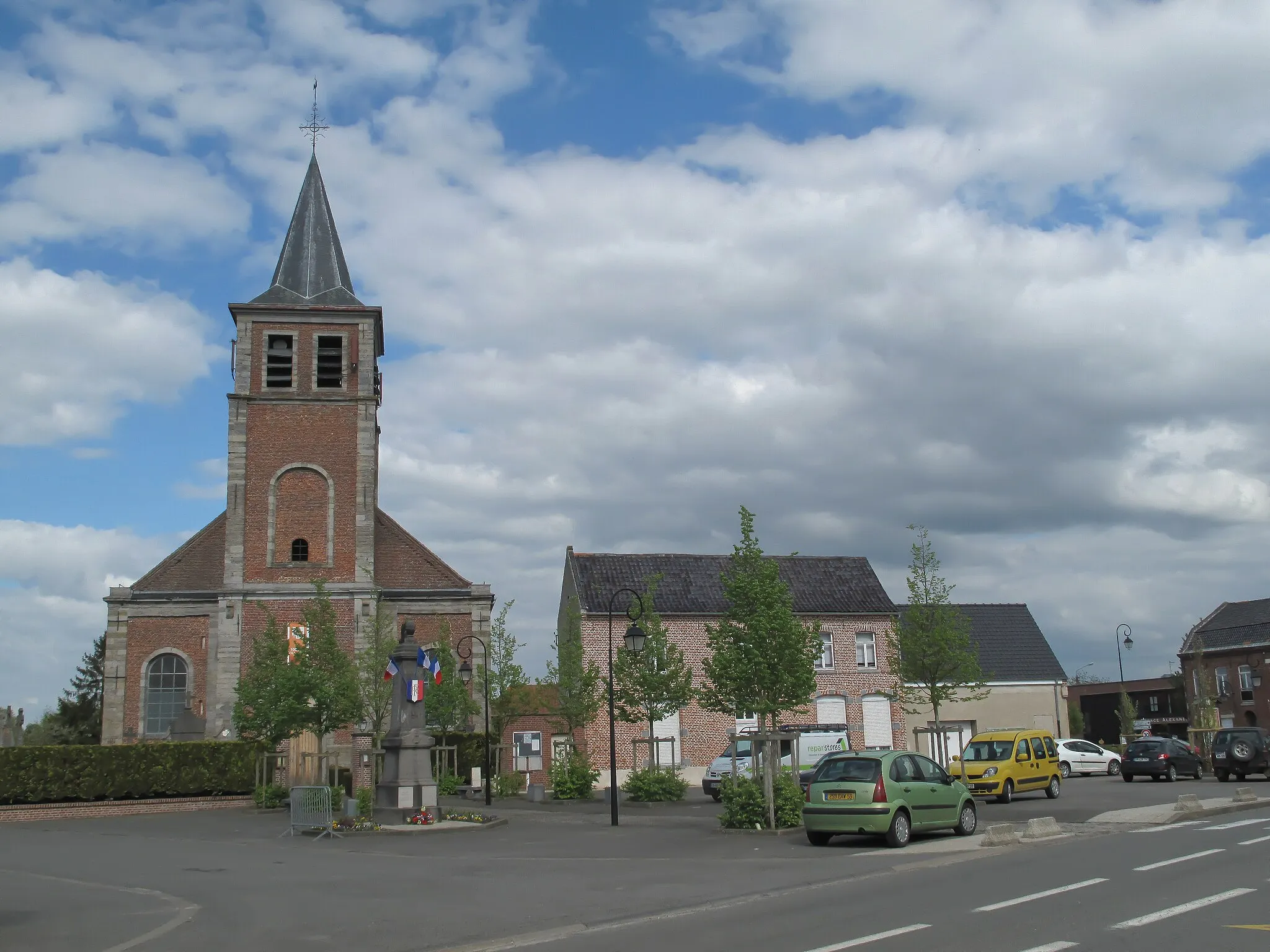 Photo showing: Mouchin, church