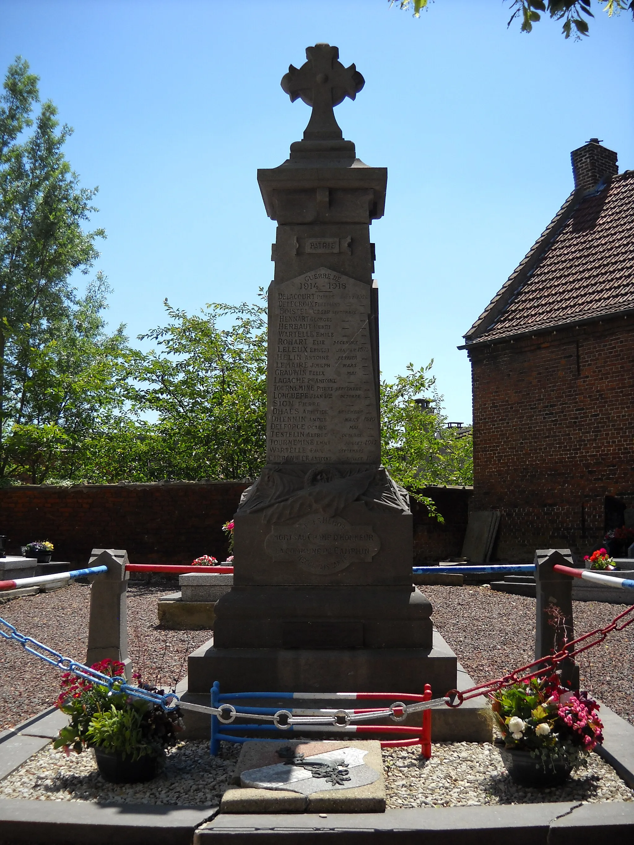 Photo showing: The war memorail of Camphin-en-Carembault, Nord, France.