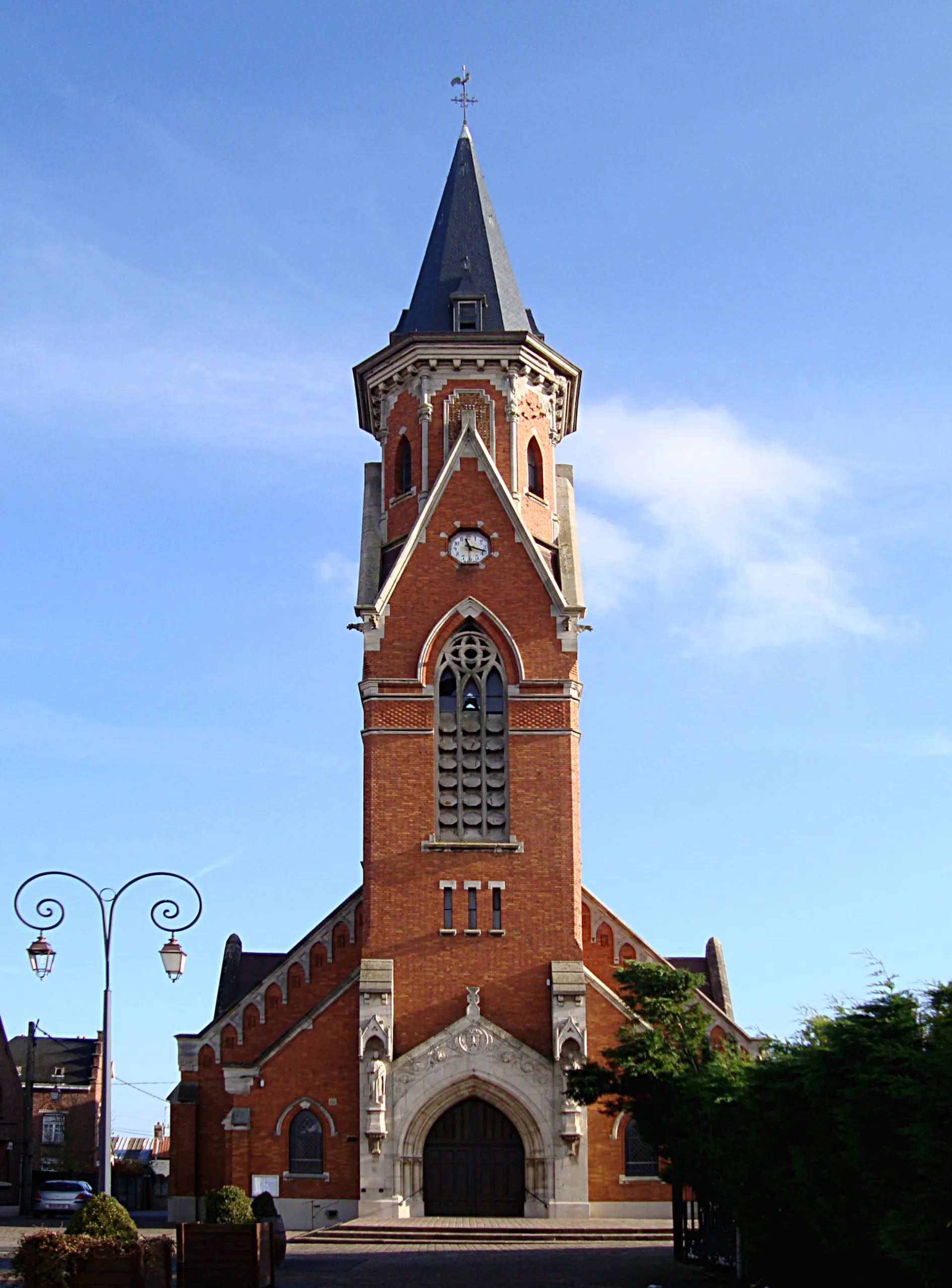 Photo showing: L'église Saint-Vaast d'Illies (Nord). Détruite au cours de la première guerre mondiale, elle a été reconstruite après 1918.