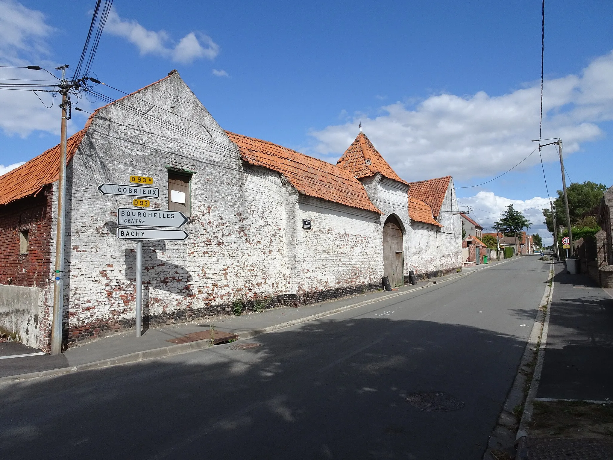 Photo showing: La "Commanderie des Templiers" de 1312. Le corps de logis est à Cobrieux, et l'ancienne "Cense du Temple", est implantée sur la commune de Bourghelles dans le Nord Hauts-de-France.- France.