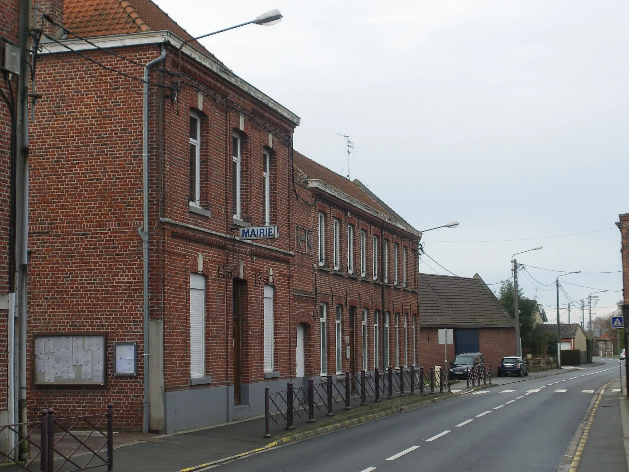 Photo showing: Vue de la mairie de Vendeville.