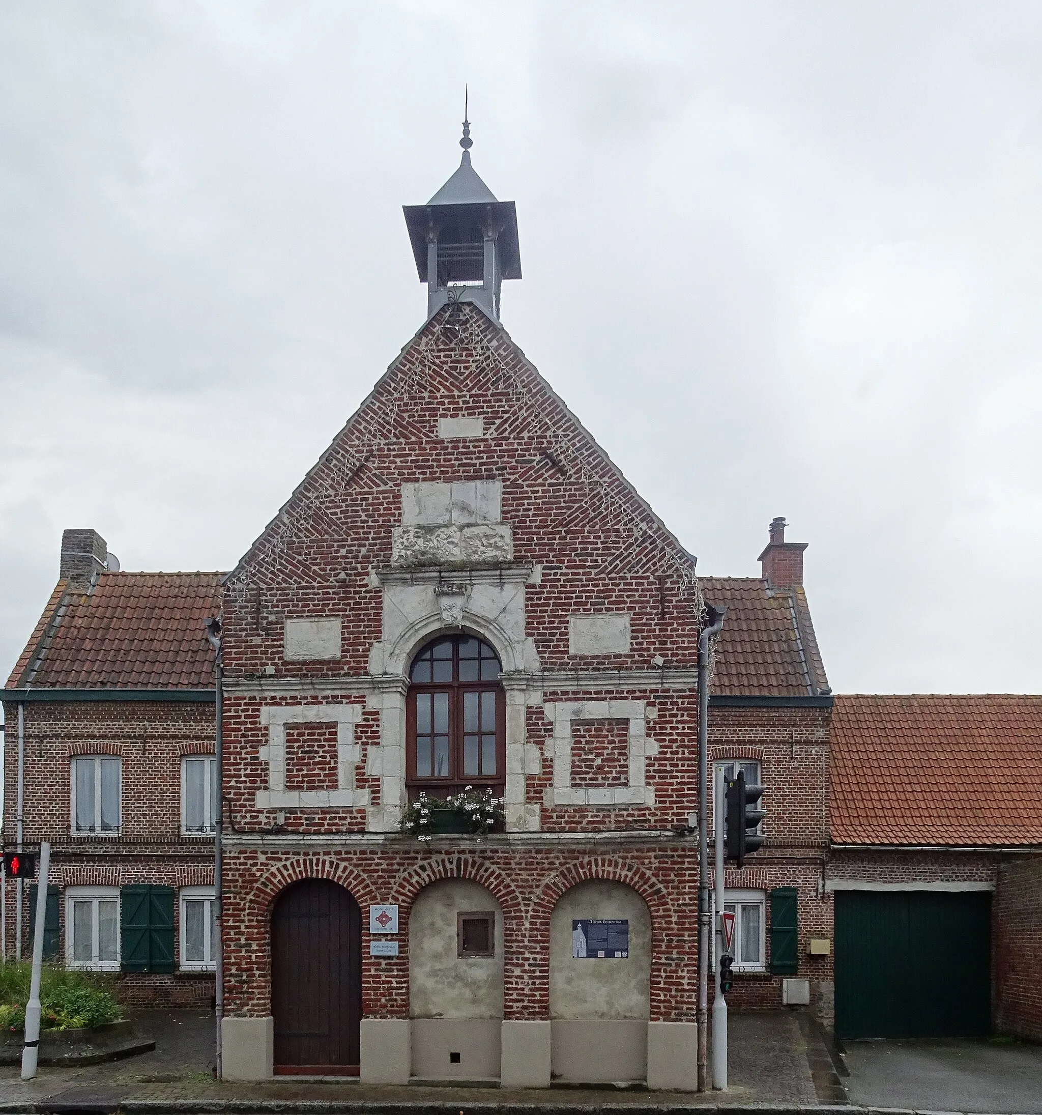 Photo showing: This building is inscrit au titre des monuments historiques de la France. It is indexed in the base Mérimée, a database of architectural heritage maintained by the French Ministry of Culture, under the reference PA59000183 .