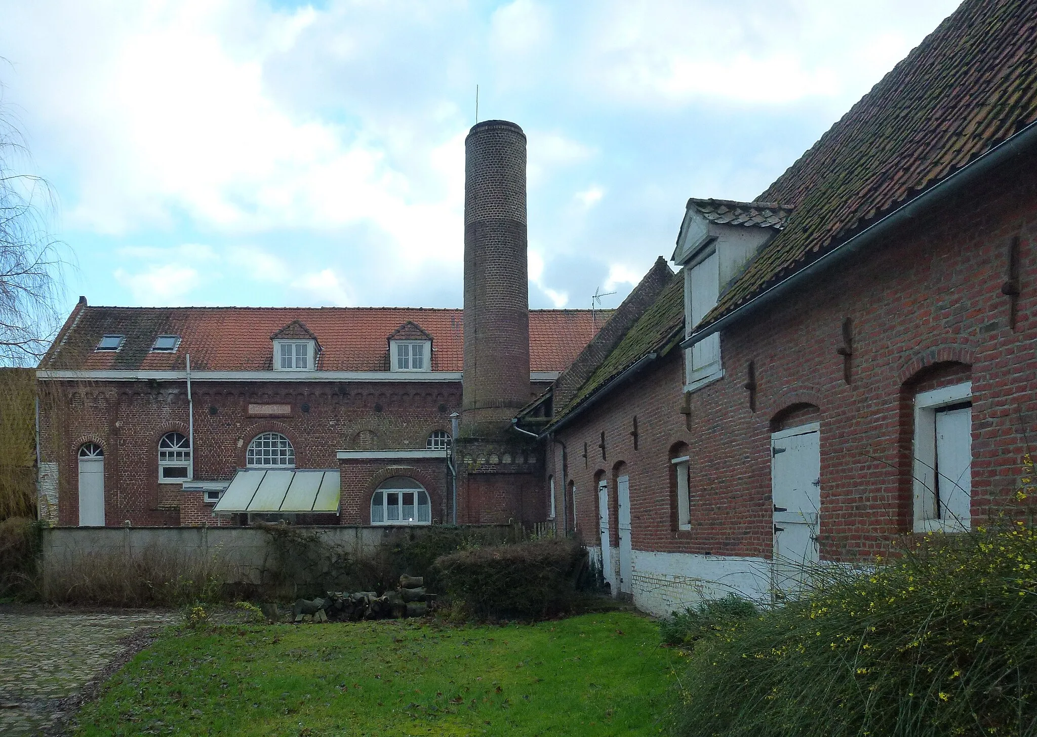 Photo showing: This building is inscrit au titre des monuments historiques de la France. It is indexed in the base Mérimée, a database of architectural heritage maintained by the French Ministry of Culture, under the reference PA59000138 .