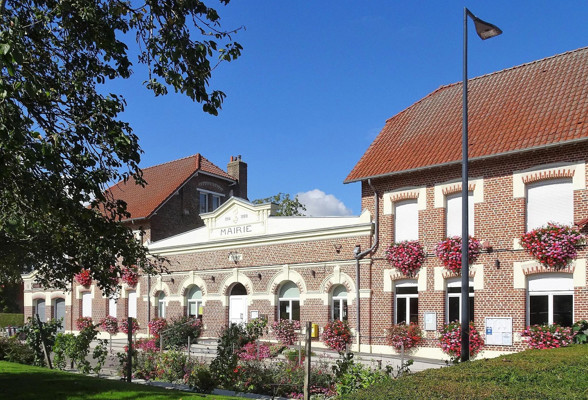 Photo showing: La mairie et l'écoleRadinghem-en-Weppes, Nord, mairie