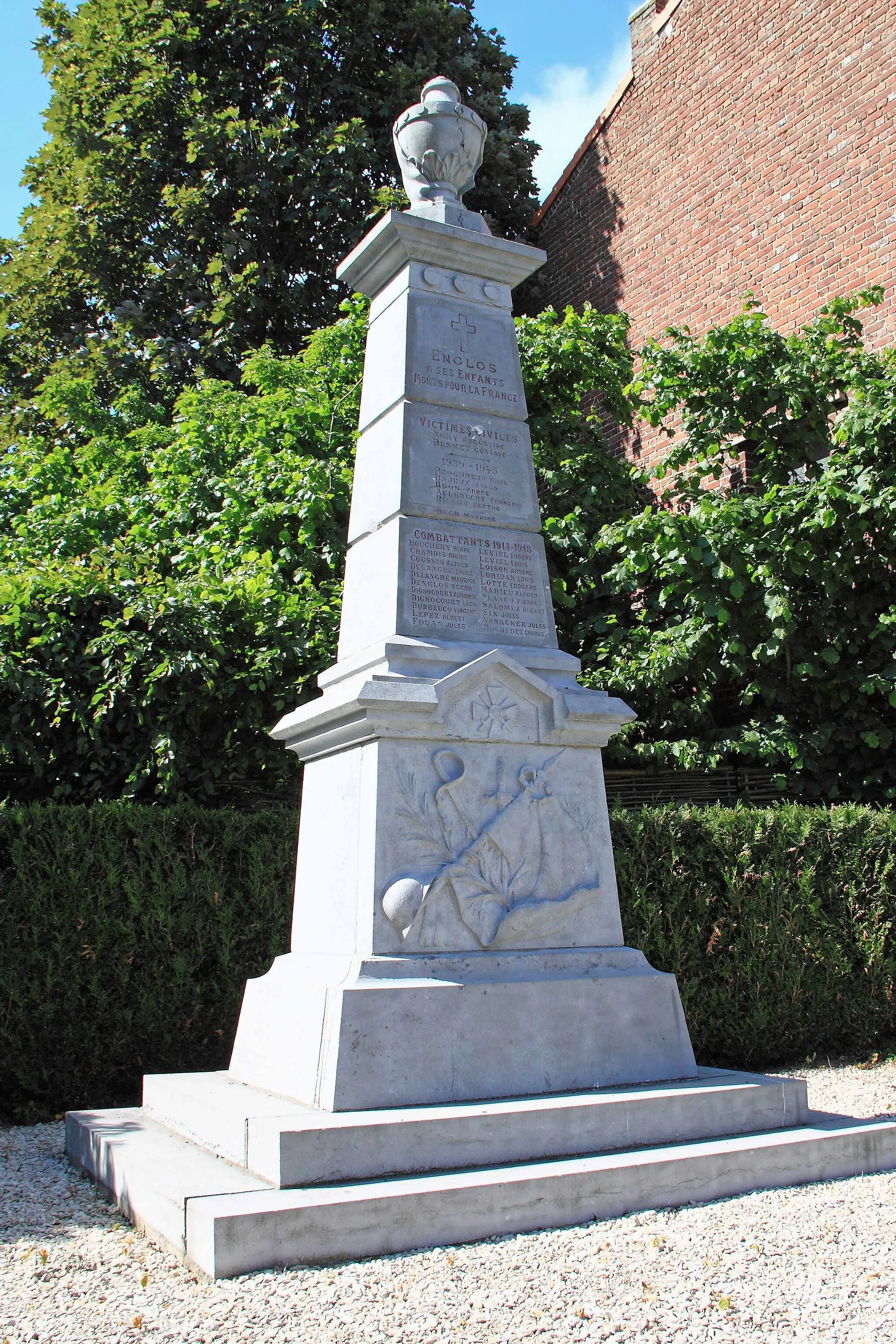 Photo showing: Monument aux Morts - Rue du Vinage, 59 Englos