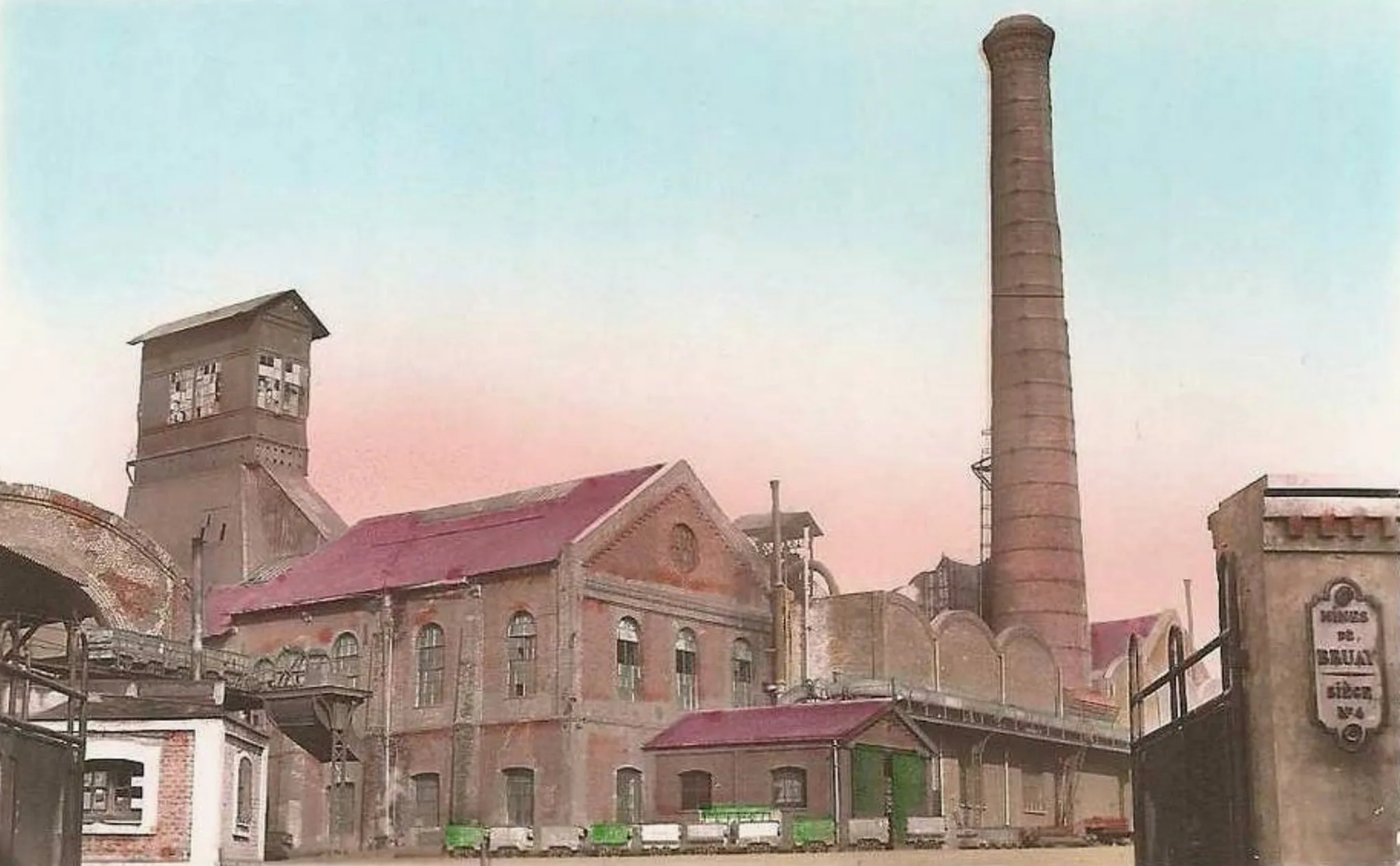 Photo showing: La Fosse n° 4 - 4 bis - 4 ter de la Compagnie des mines de Bruay était un charbonnage constitué de trois puits situé à Bruay-la-Buissière, Pas-de-Calais, Nord-Pas-de-Calais, France.