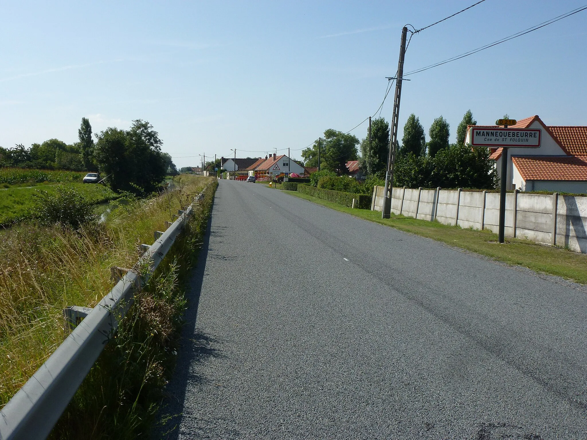 Photo showing: Saint-Folquin (Pas-de-Calais) entrée de Mannequebeurre, au long du Mardick