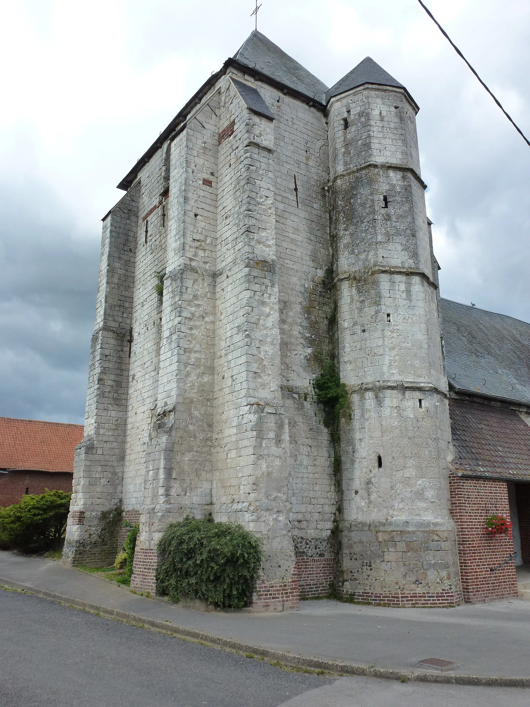 Photo showing: Pihem (Pas-de-Calais, Fr) église Saint-Pierre-aux-Liens, tour