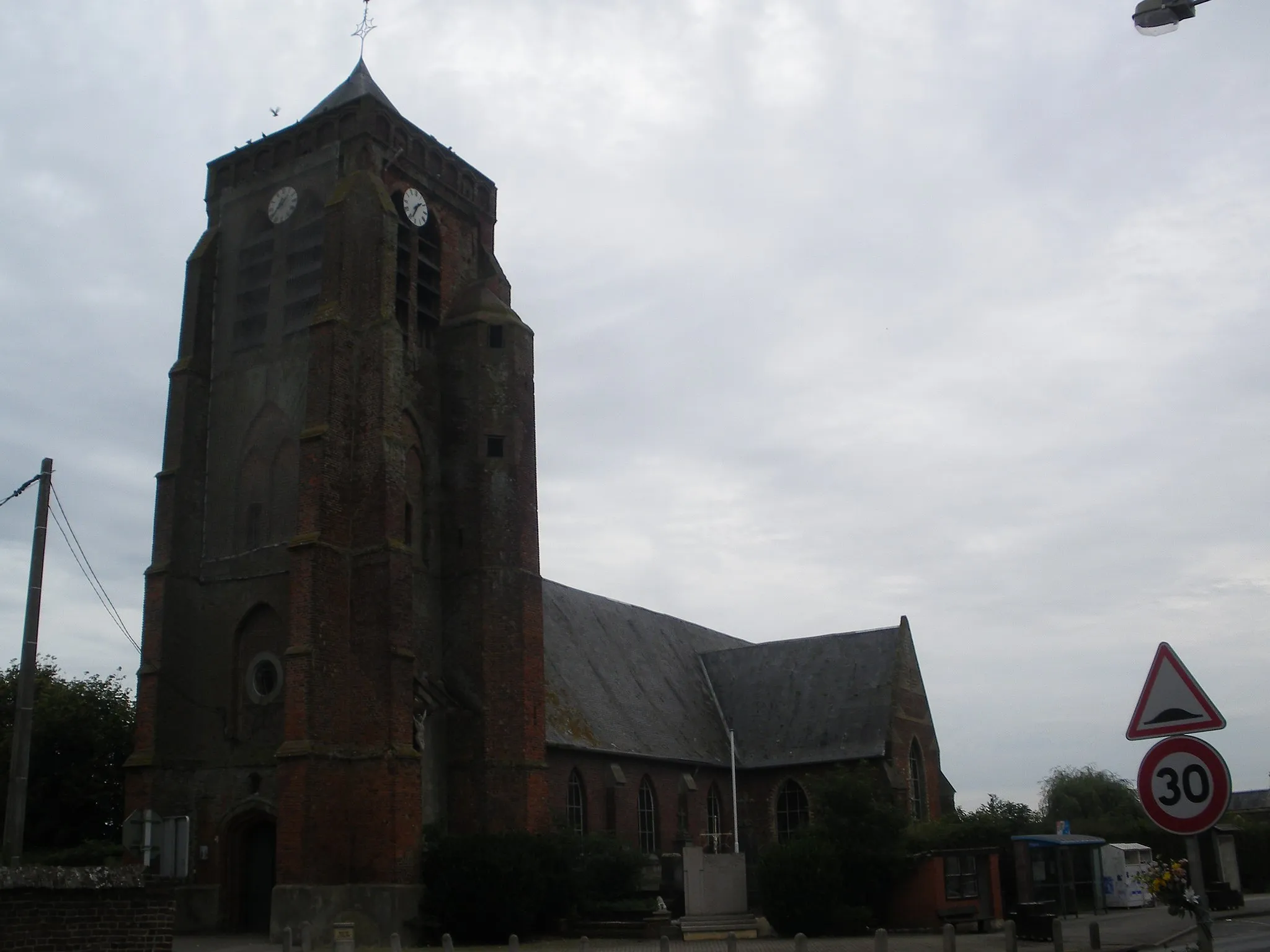 Photo showing: Vue de l'église de Pradelles dans le Nord.