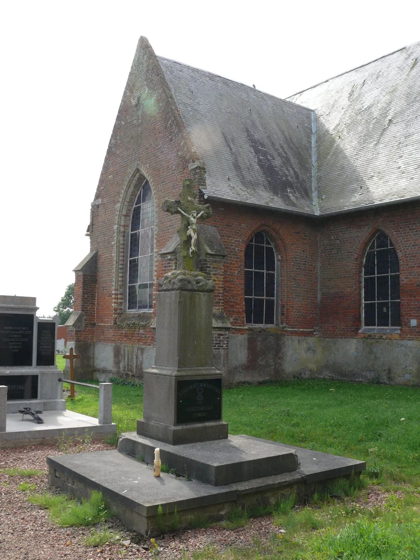 Photo showing: Saint-Peter-and-Paul's church in Pradelles (Nord, France).