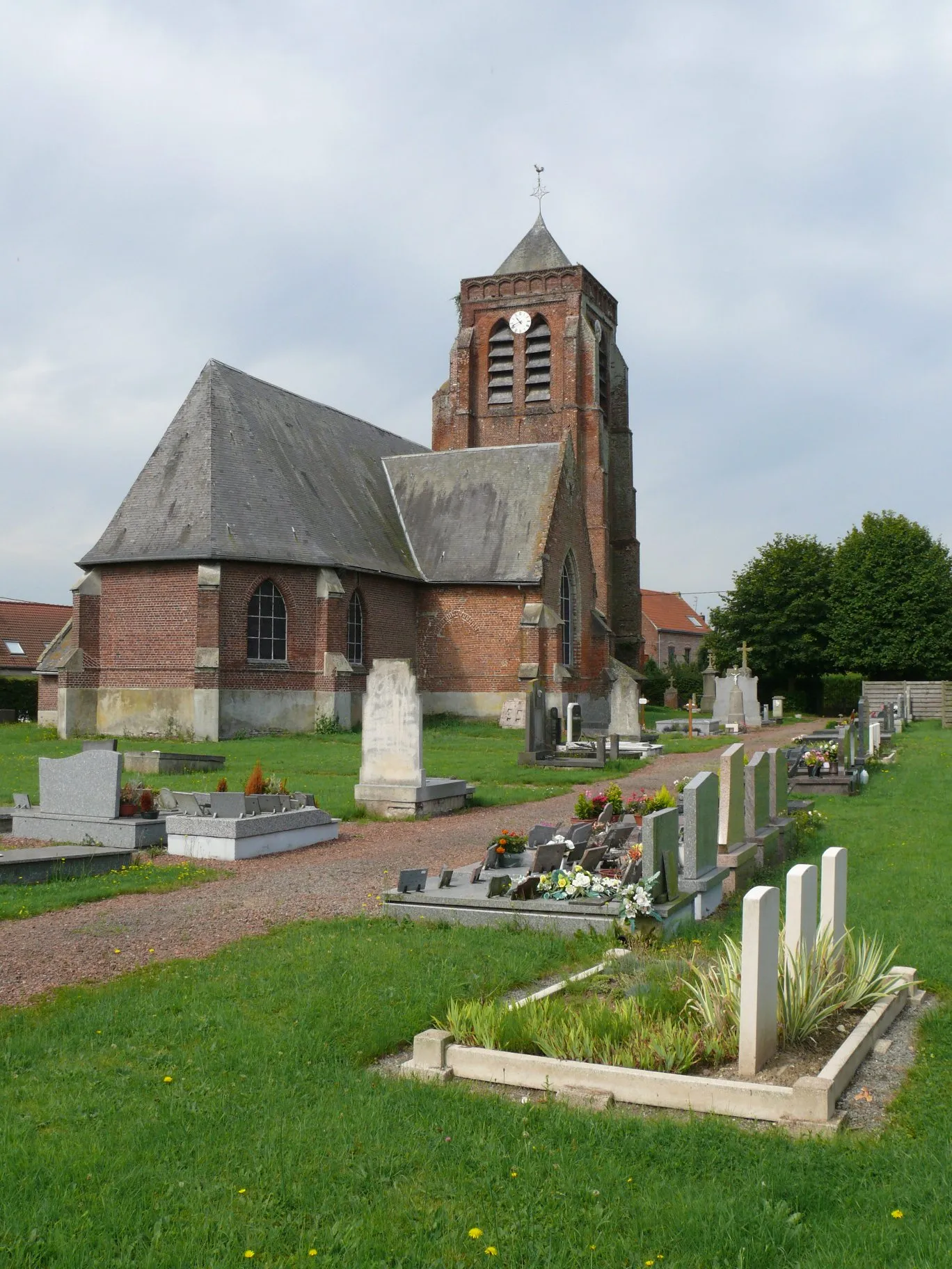 Photo showing: Saint-Peter-and-Paul's church in Pradelles (Nord, France).